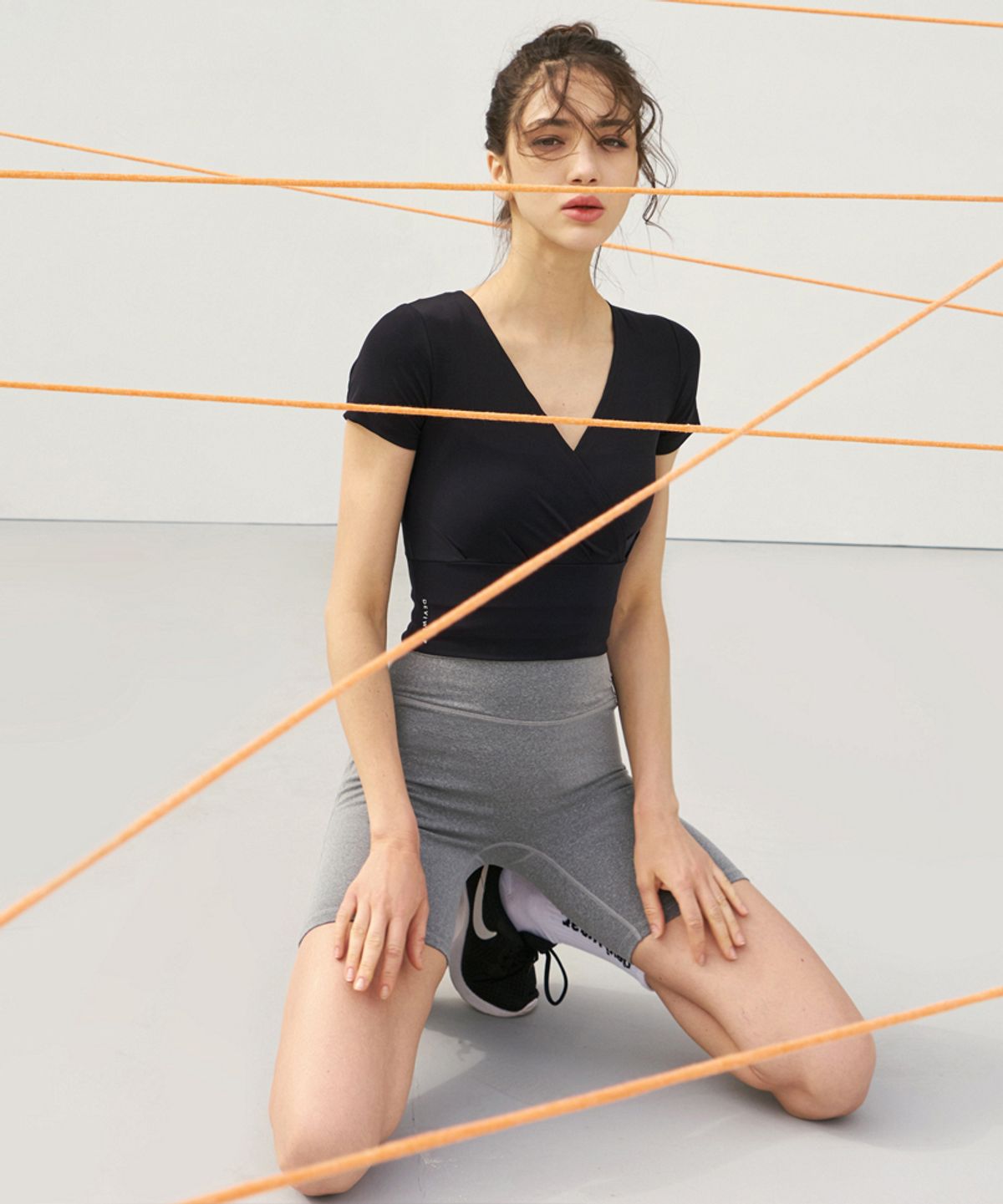 데비웨어(DEVIWEAR) 여성 요가복 DEVI-T0058-블랙 필라테스 티랩 브이 크롭티