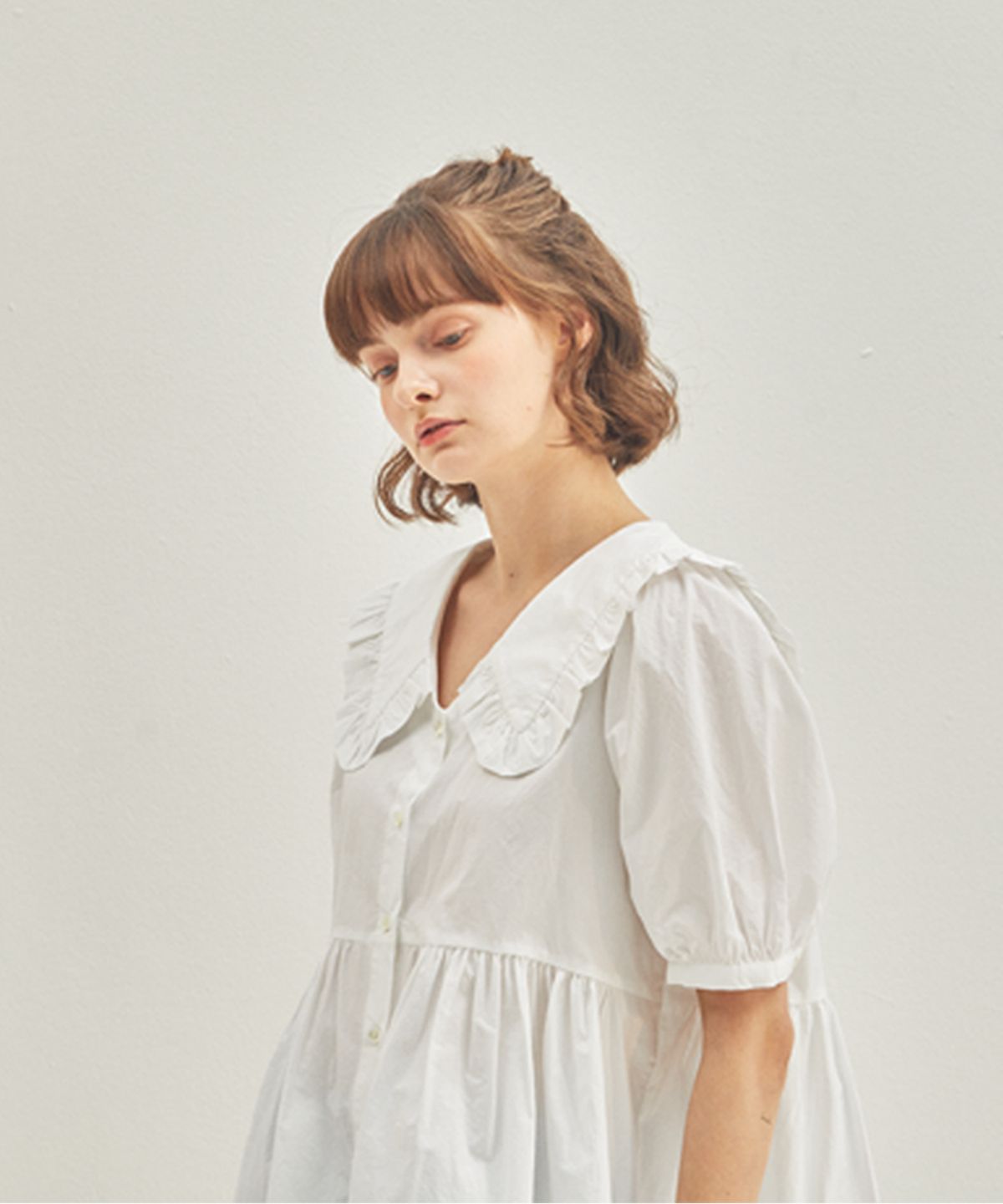 마나비스세븐(MANAVIS7) Lilly Frill Blouse White