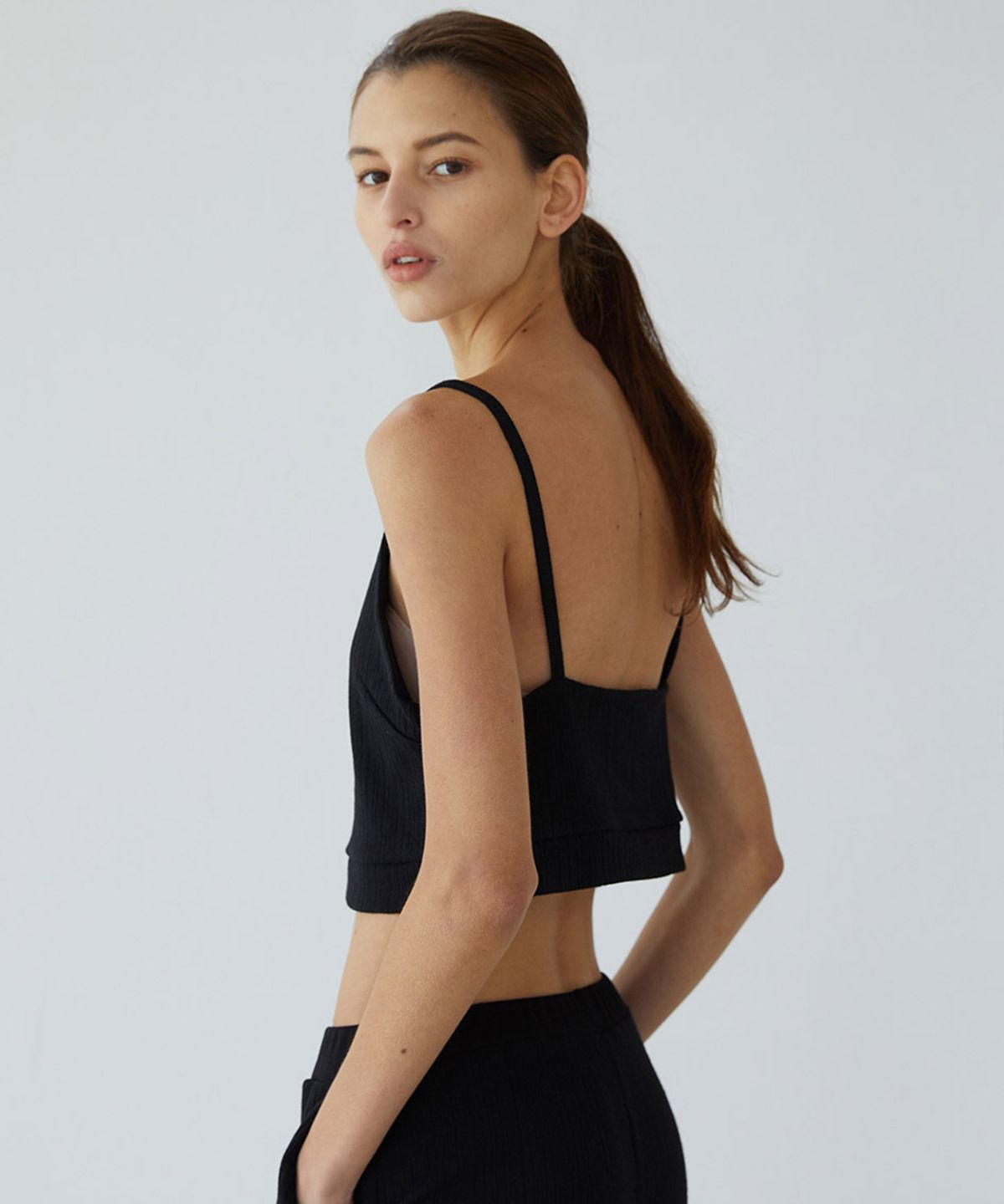 킴도(KIMDOH) BLACK WRINKLE SLEEVELESS KNIT TOP