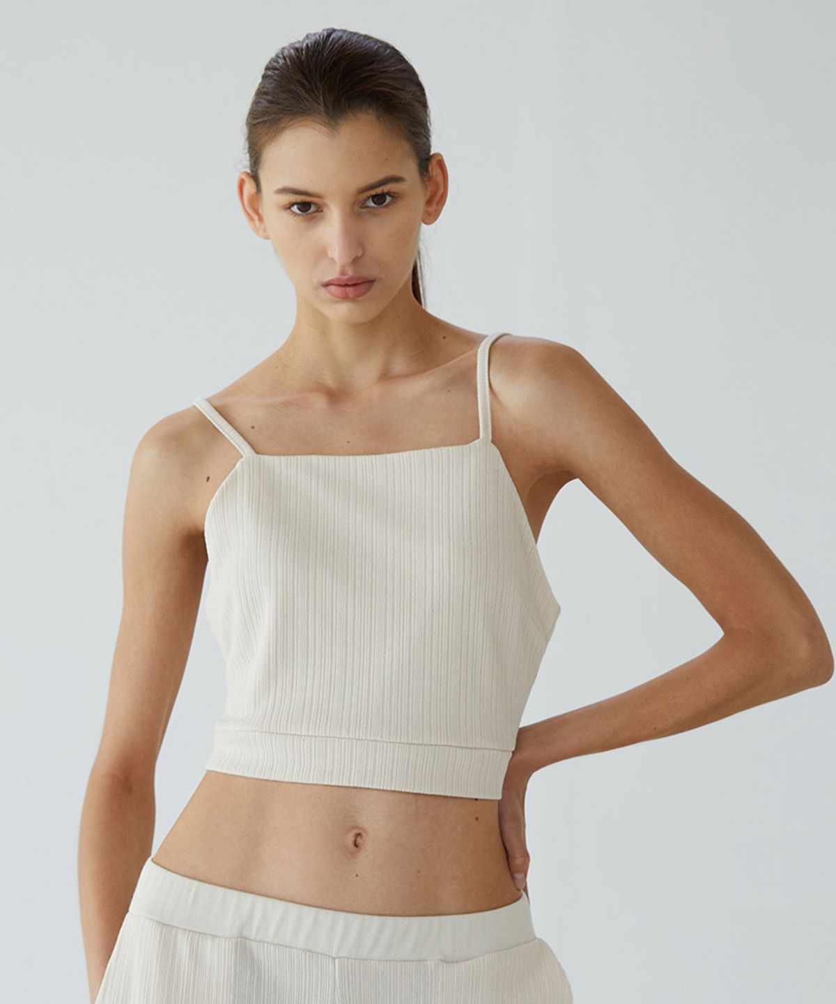 킴도(KIMDOH) IVORY WRINKLE SLEEVELESS KNIT TOP
