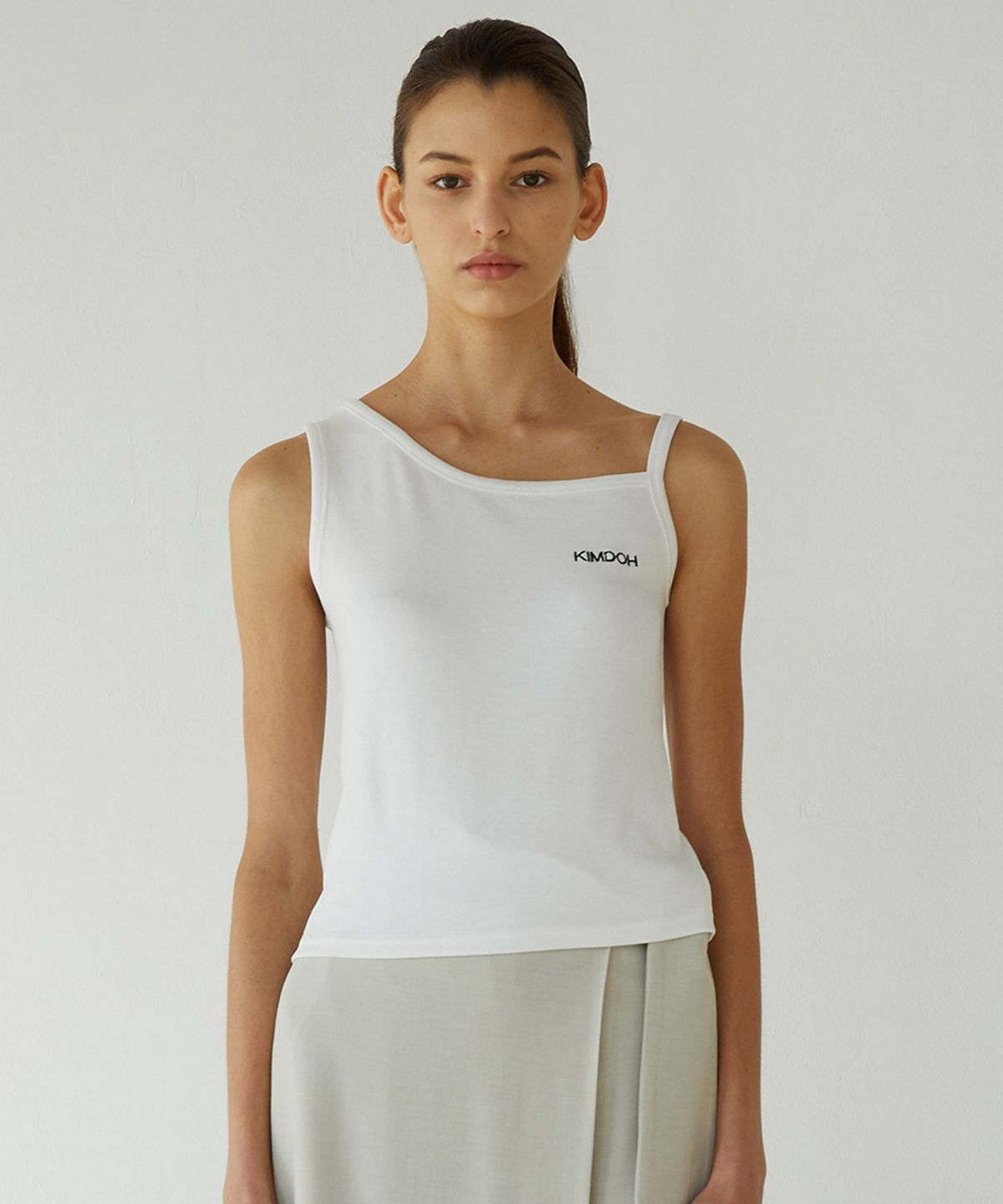 킴도(KIMDOH) WHITE ASYMMETRICAL RIB LOGO TANK