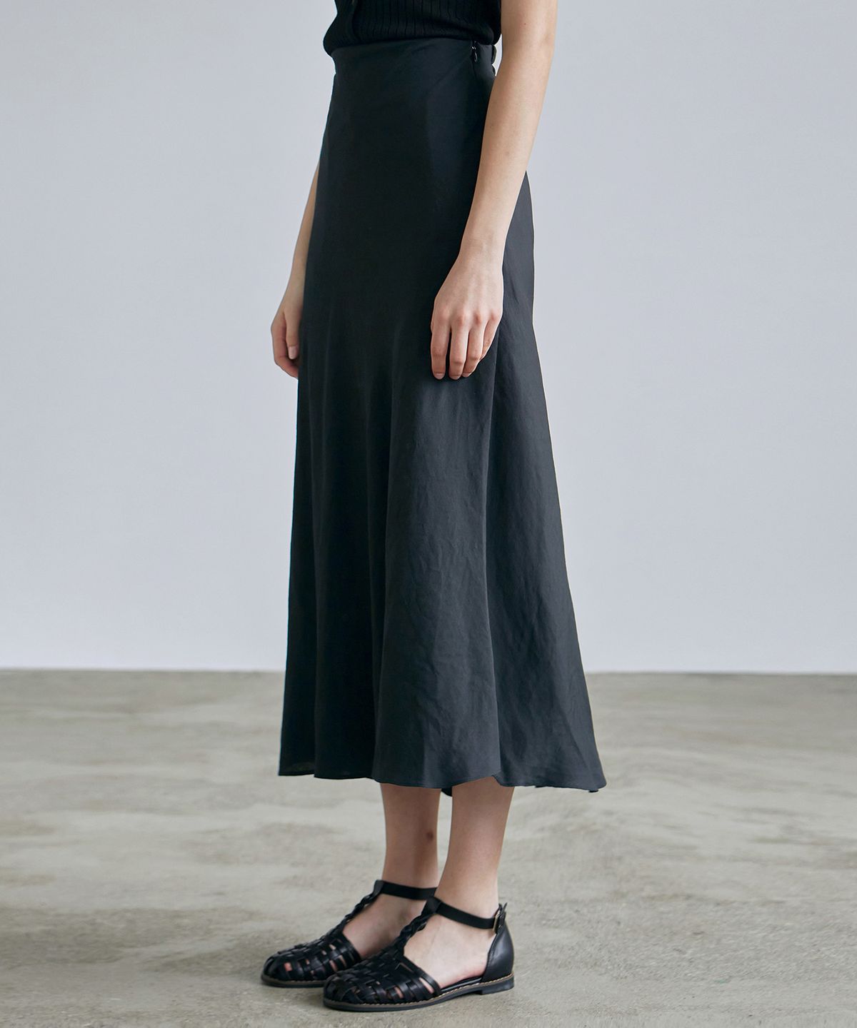 닉앤니콜(NICK&NICOLE) SATIN LONG SKIRT_BLACK