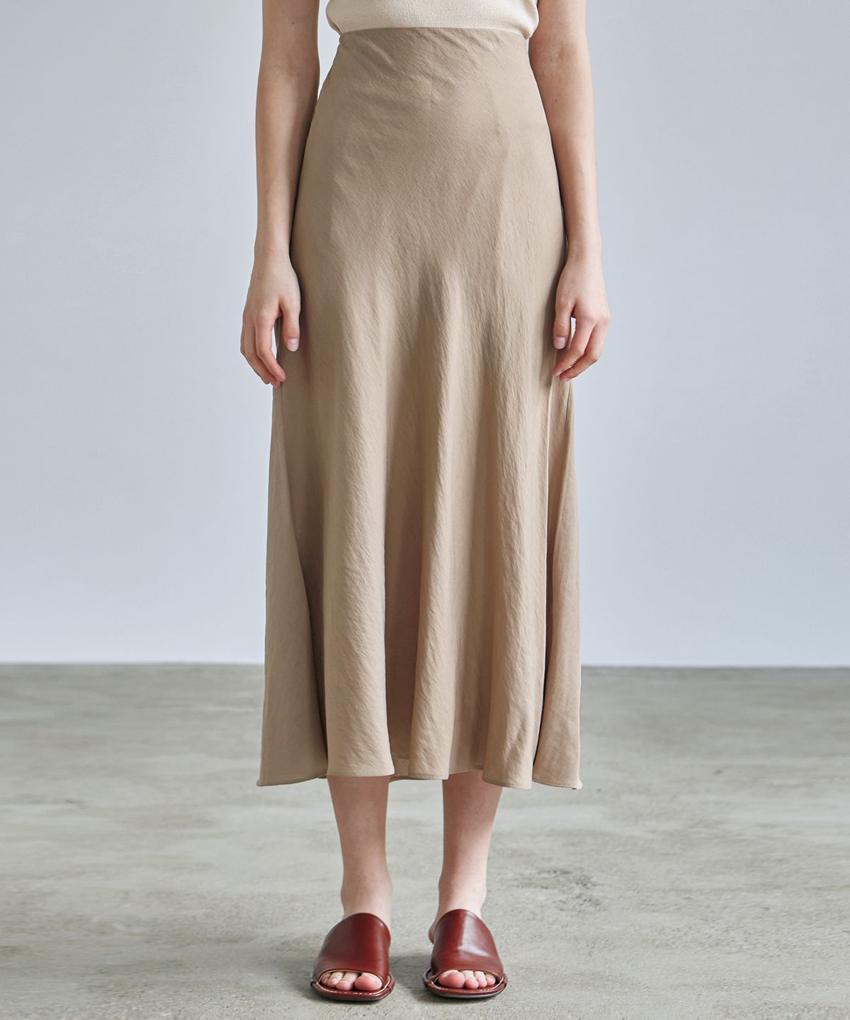닉앤니콜(NICK&NICOLE) SATIN LONG SKIRT_BEIGE