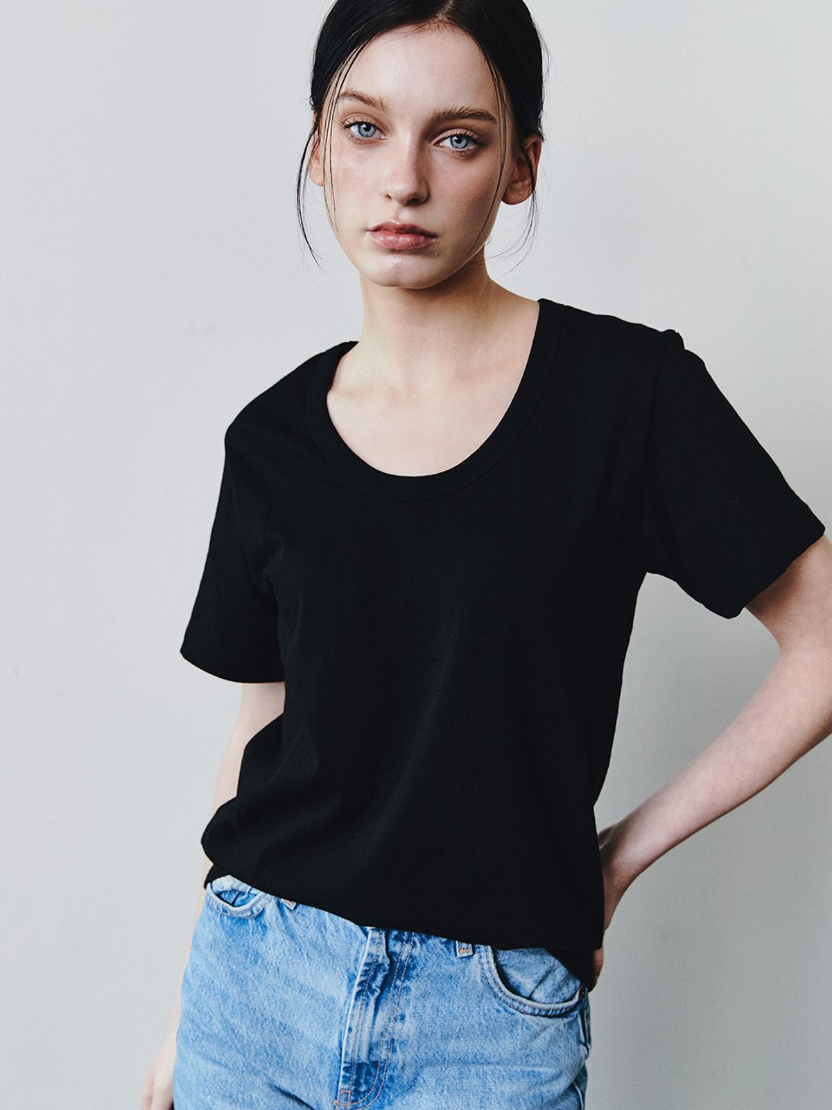 아수라(ASURA) AS BASIC U NECK T [BLACK]