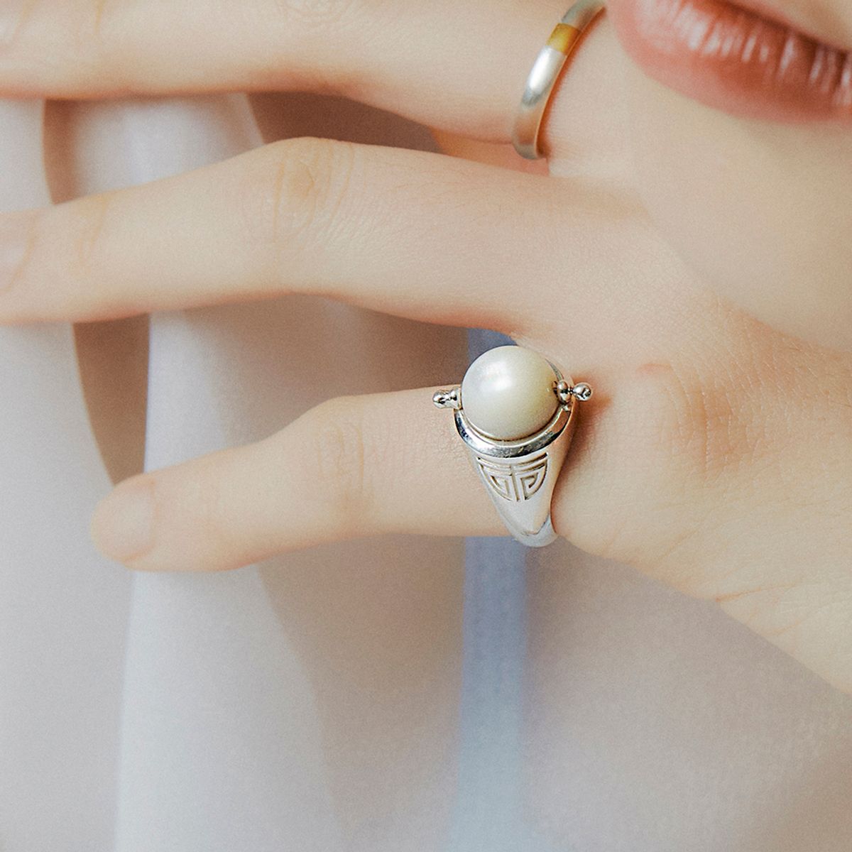 바이물드(BY MULDE) 고누 놀이 반지 _ 진주 Gonu nori ring _ pearl