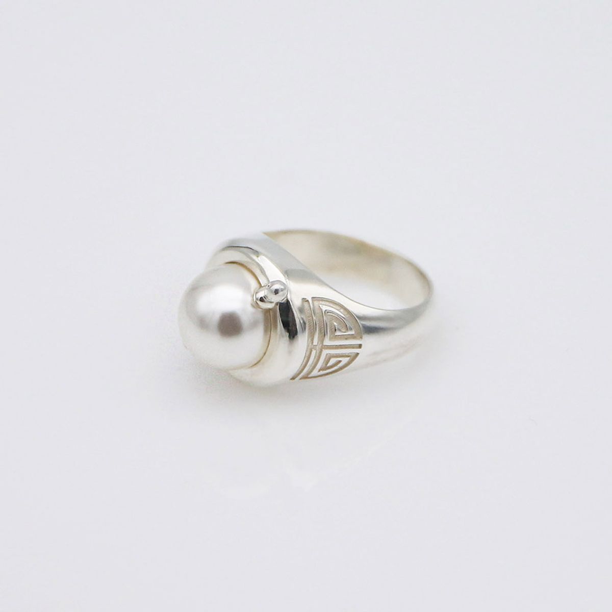 바이물드(BY MULDE) 고누 놀이 반지 _ 진주 Gonu nori ring _ pearl