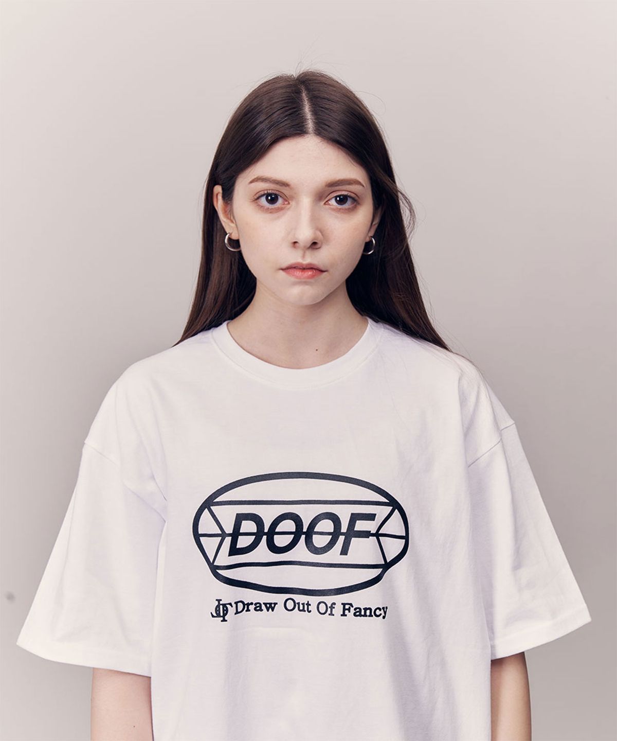 두프(DOOF) 오벌 엠블럼 로고 티셔츠(화이트)