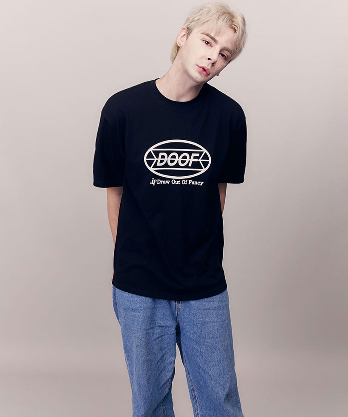 두프(DOOF) 오벌 엠블럼 로고 티셔츠(블랙)