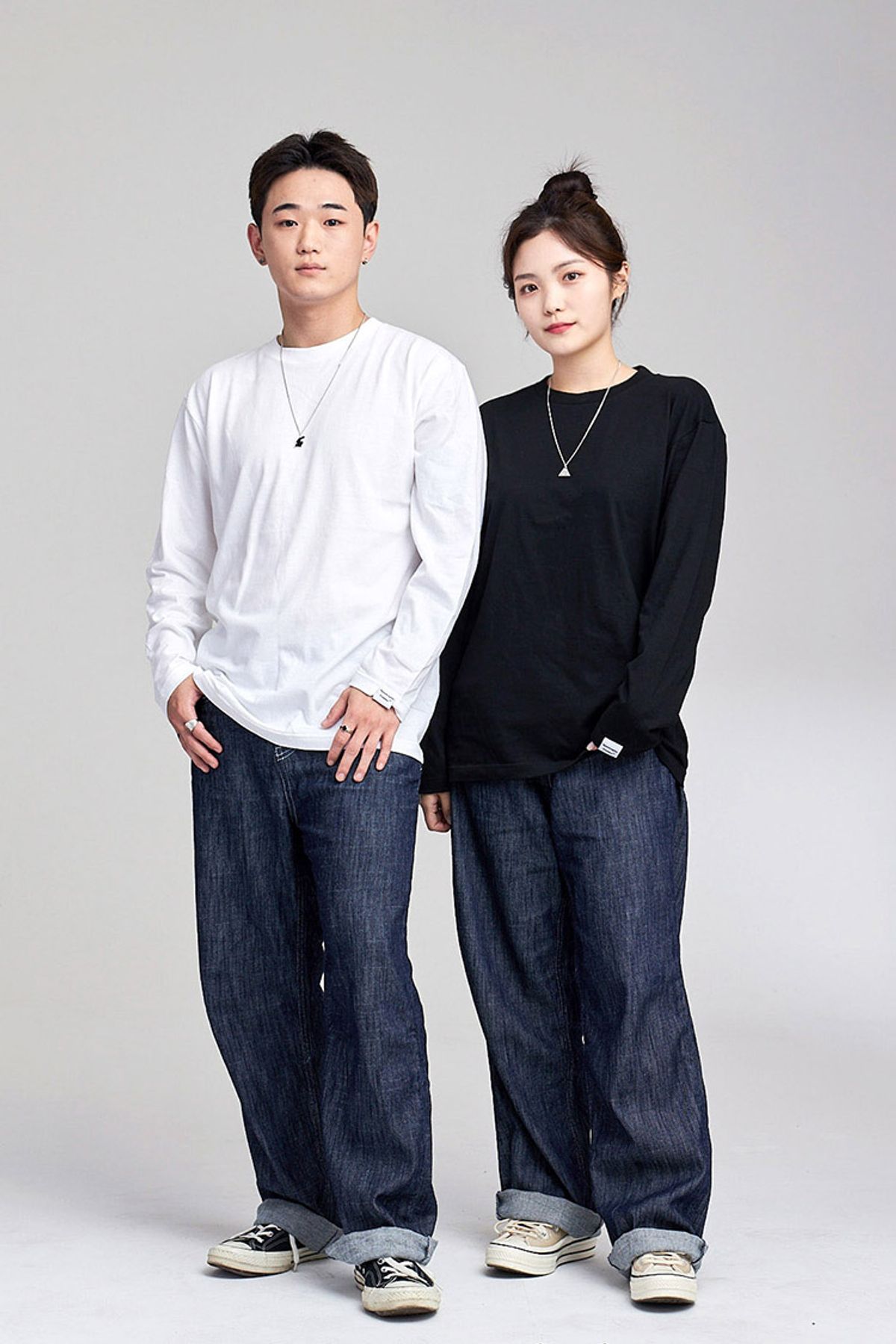 어퍼스트로피 콤마(APOSTROPHE COMMA) 포켓 라벨 소프트 생지 데님 와이드 팬츠 (진청/흑청)