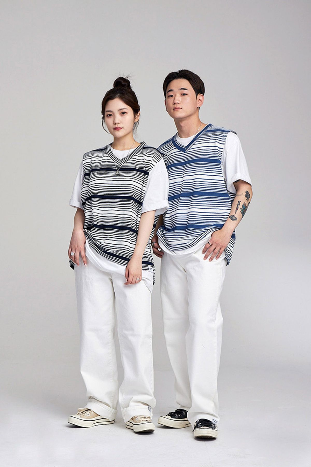 어퍼스트로피 콤마(APOSTROPHE COMMA) 믹스 라인 브이넥 베스트 (네이비)