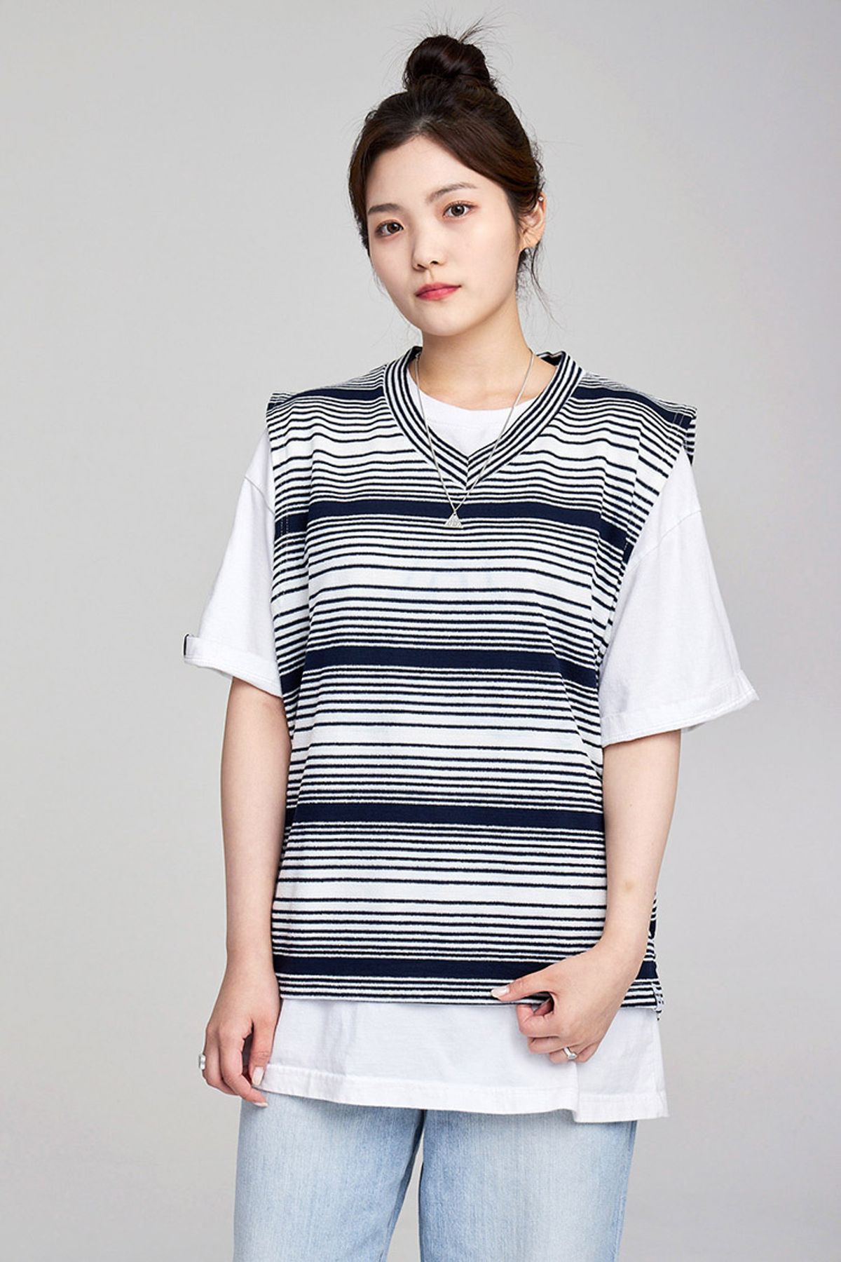 어퍼스트로피 콤마(APOSTROPHE COMMA) 믹스 라인 브이넥 베스트 (네이비)