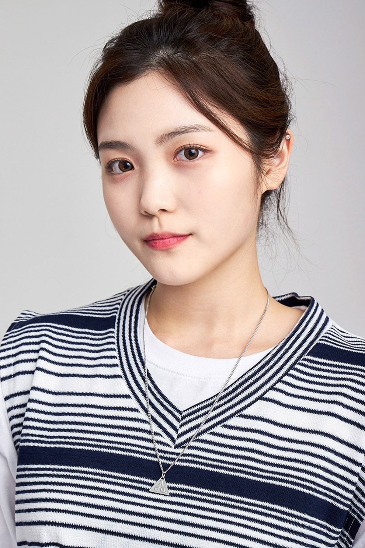 어퍼스트로피 콤마(APOSTROPHE COMMA) 믹스 라인 브이넥 베스트 (네이비)