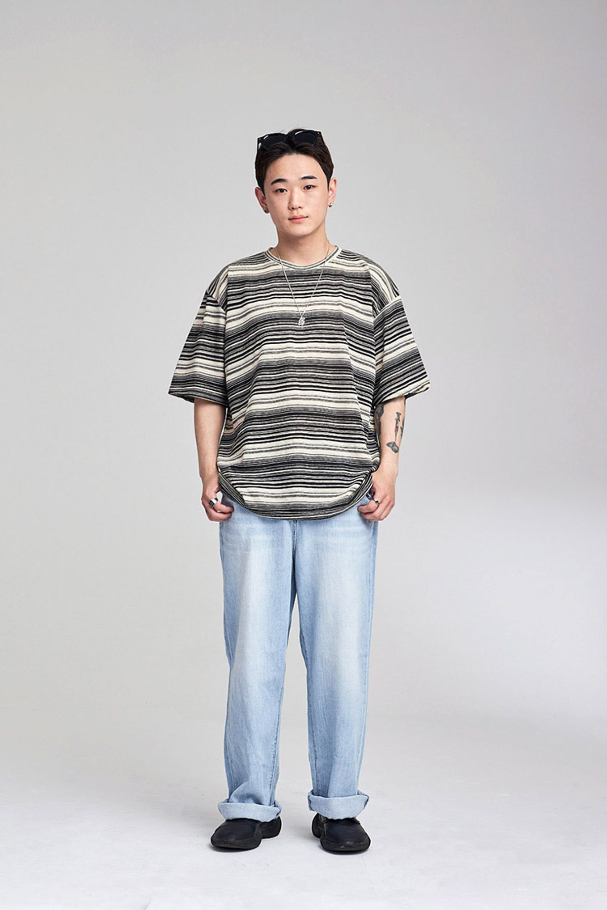 어퍼스트로피 콤마(APOSTROPHE COMMA) 썸머 스트라이프 린넨 반팔티셔츠 (블랙)