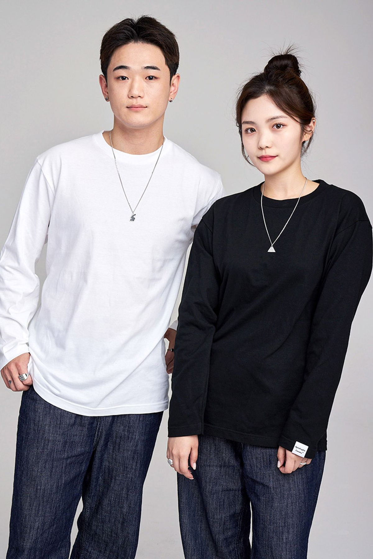 어퍼스트로피 콤마(APOSTROPHE COMMA) 슬리브 포인트 무지 긴팔티셔츠 (블랙)