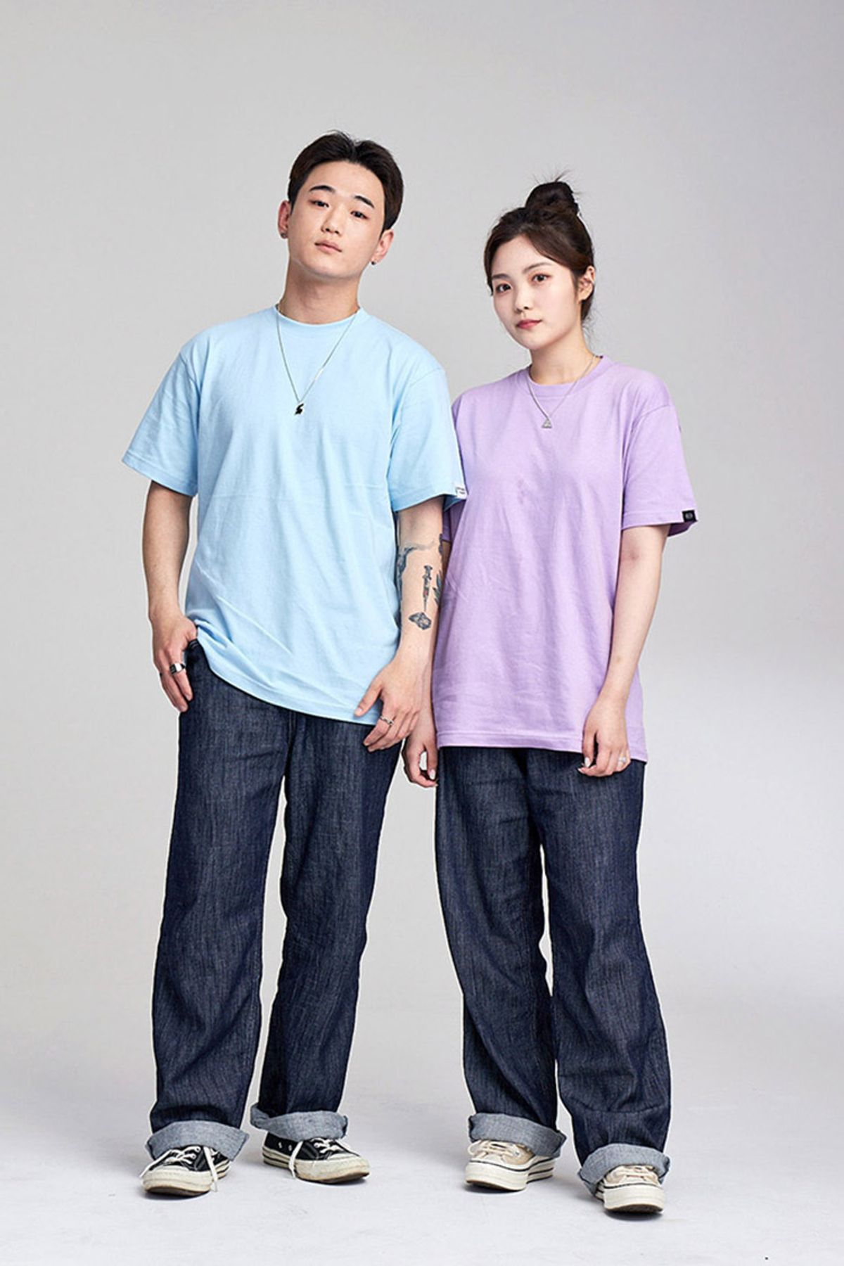 어퍼스트로피 콤마(APOSTROPHE COMMA) 리버시블 라벨 무지 반팔티셔츠 (라이트퍼플)