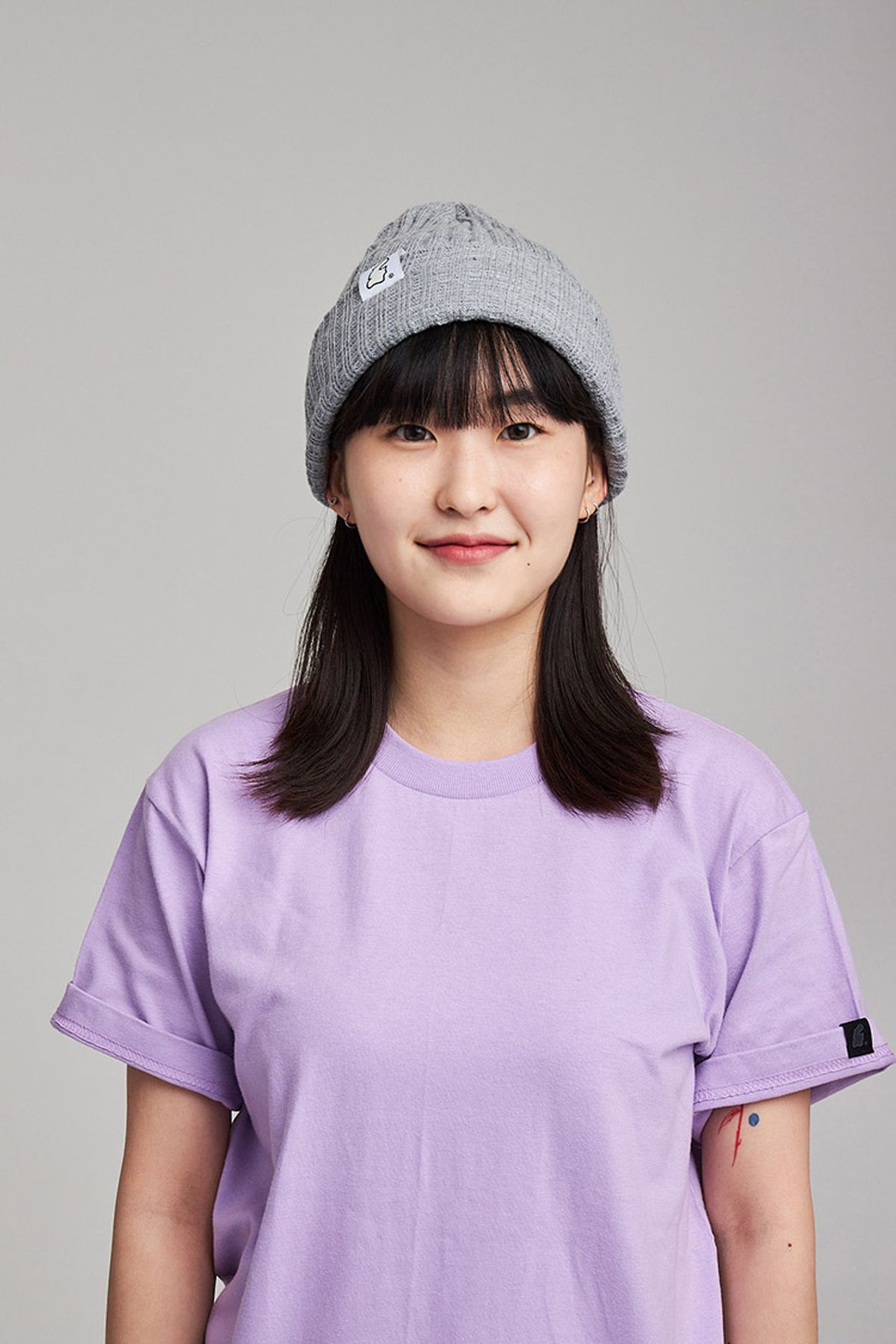 어퍼스트로피 콤마(APOSTROPHE COMMA) 리버시블 라벨 무지 반팔티셔츠 (라이트퍼플)