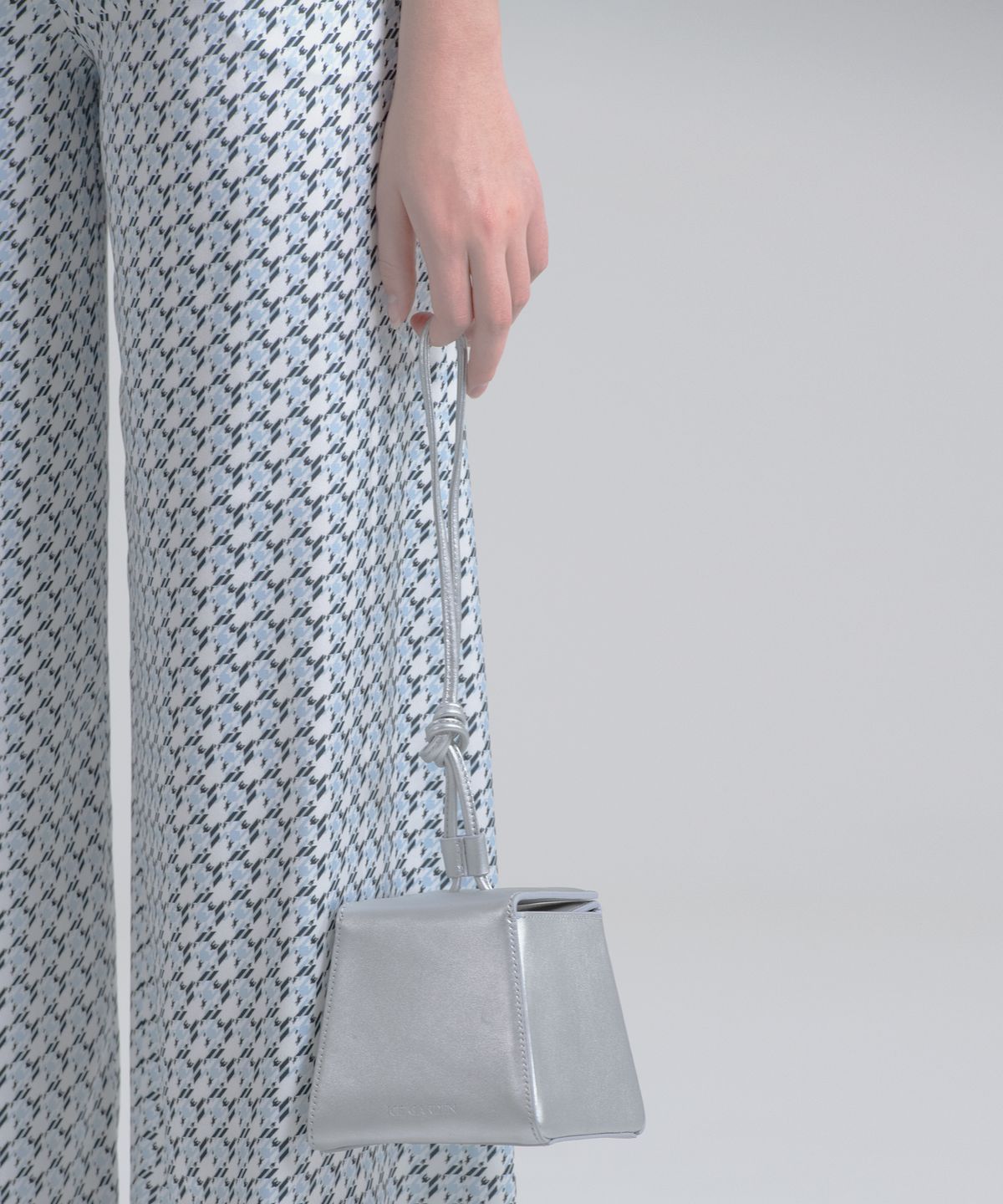 아이스가든에이오공팔(ICE GARDEN A.508) IG Box Bag(Metallic Silver)