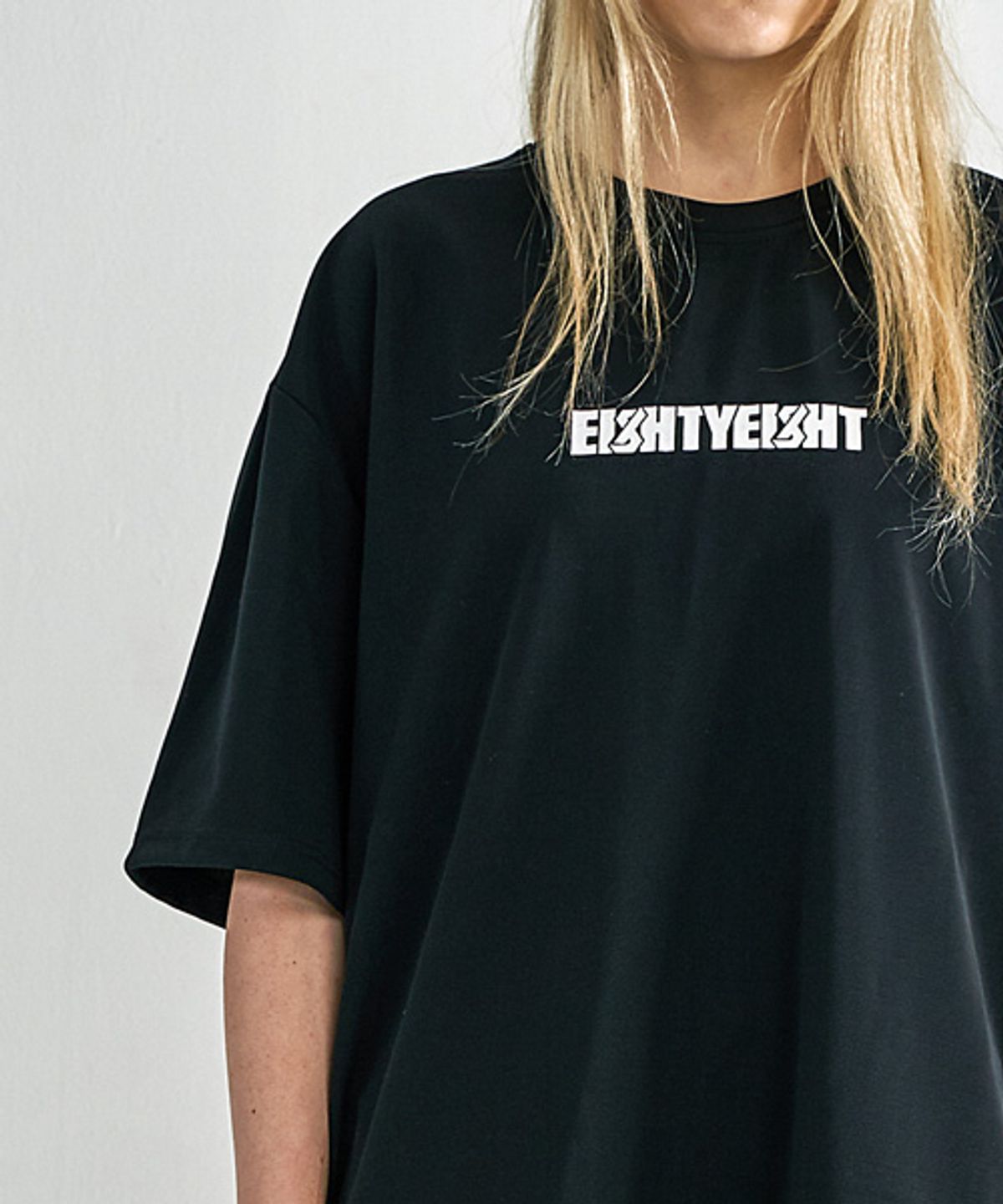 88리미티드(88LIMITED) BREATHBRIC T-shirt (BLACK)