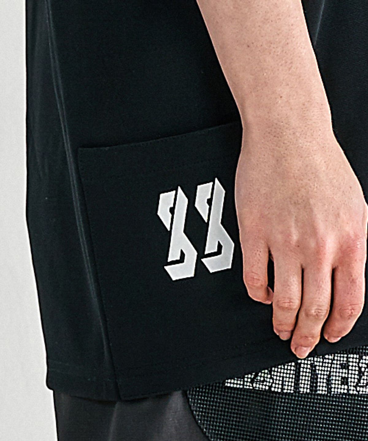 88리미티드(88LIMITED) BREATHBRIC T-shirt (BLACK)