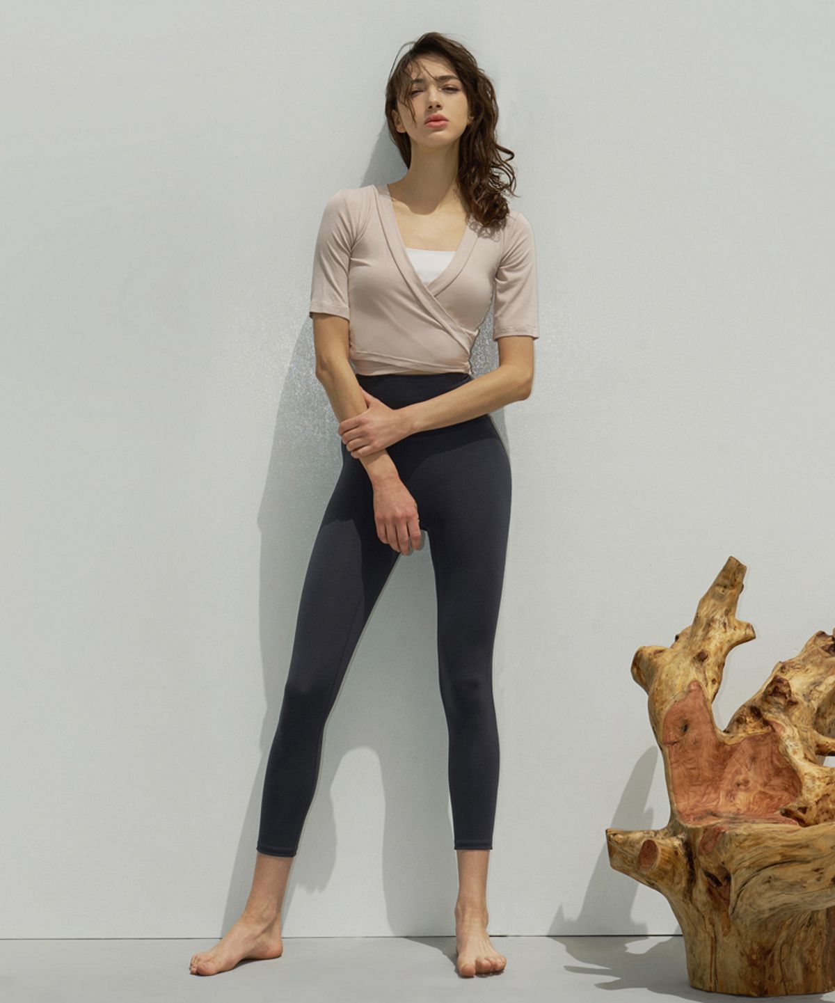 데비웨어(DEVIWEAR) 여성 요가복 DEVI-T0066-베이지 필라테스 발레 스트랩 가디건 반팔티