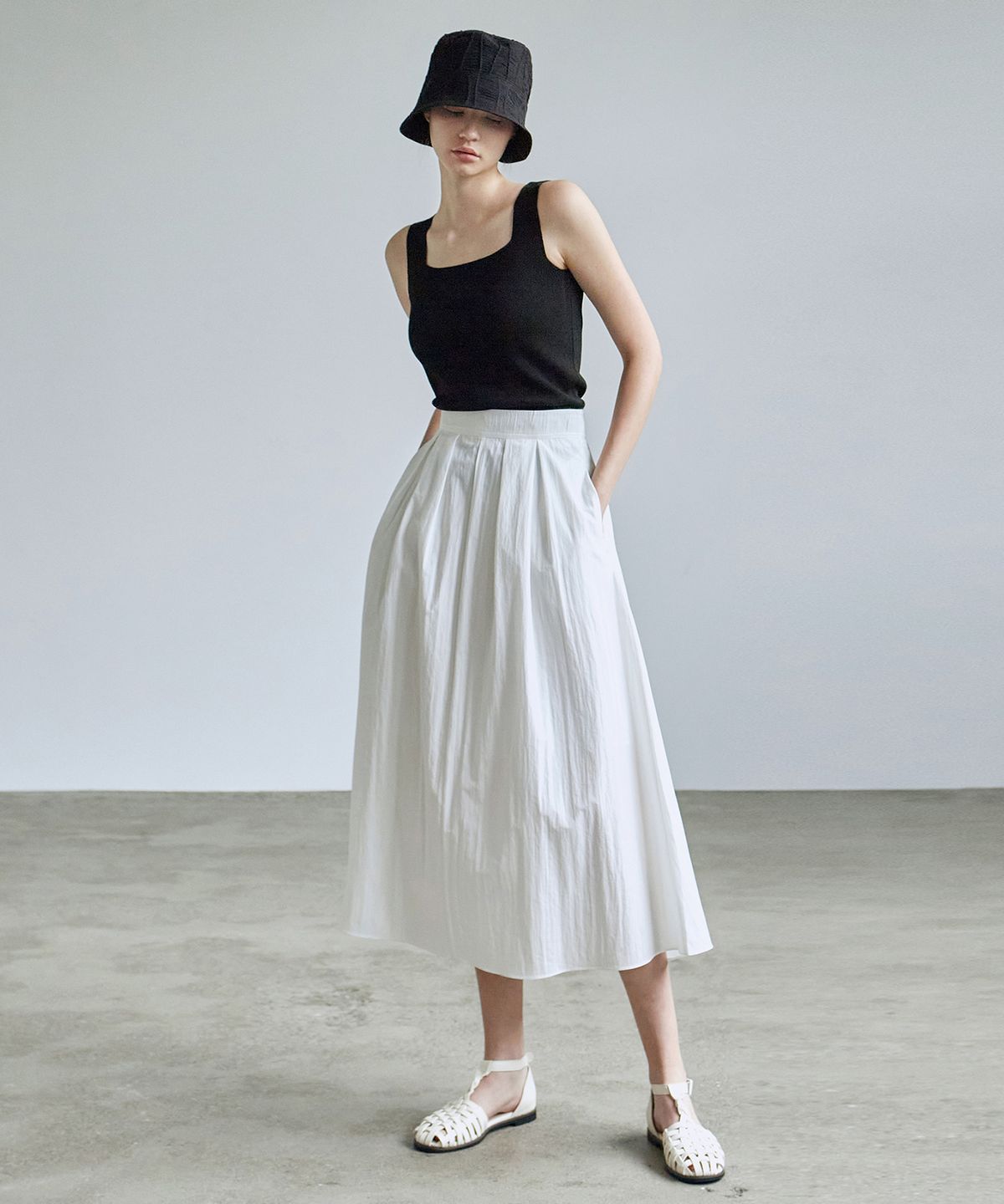 닉앤니콜(NICK&NICOLE) [ESSENTIAL] SQUARE NECK KNIT SLEEVELESS_BLACK