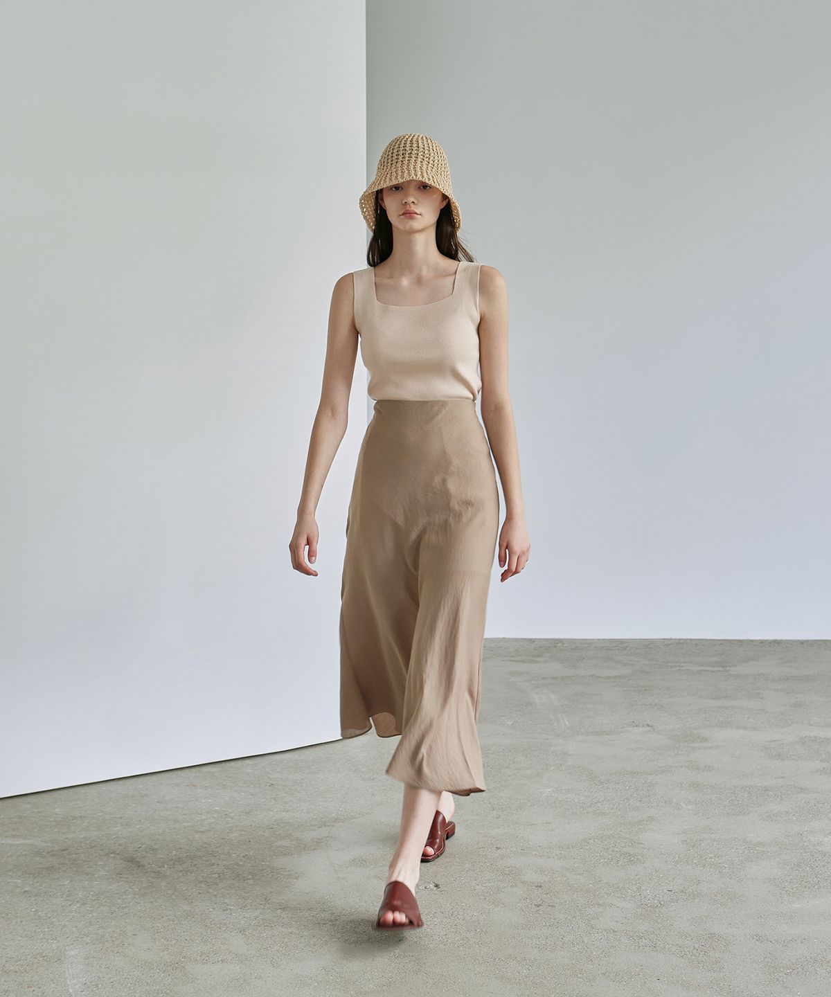 닉앤니콜(NICK&NICOLE) [ESSENTIAL] SQUARE NECK KNIT SLEEVELESS_BEIGE