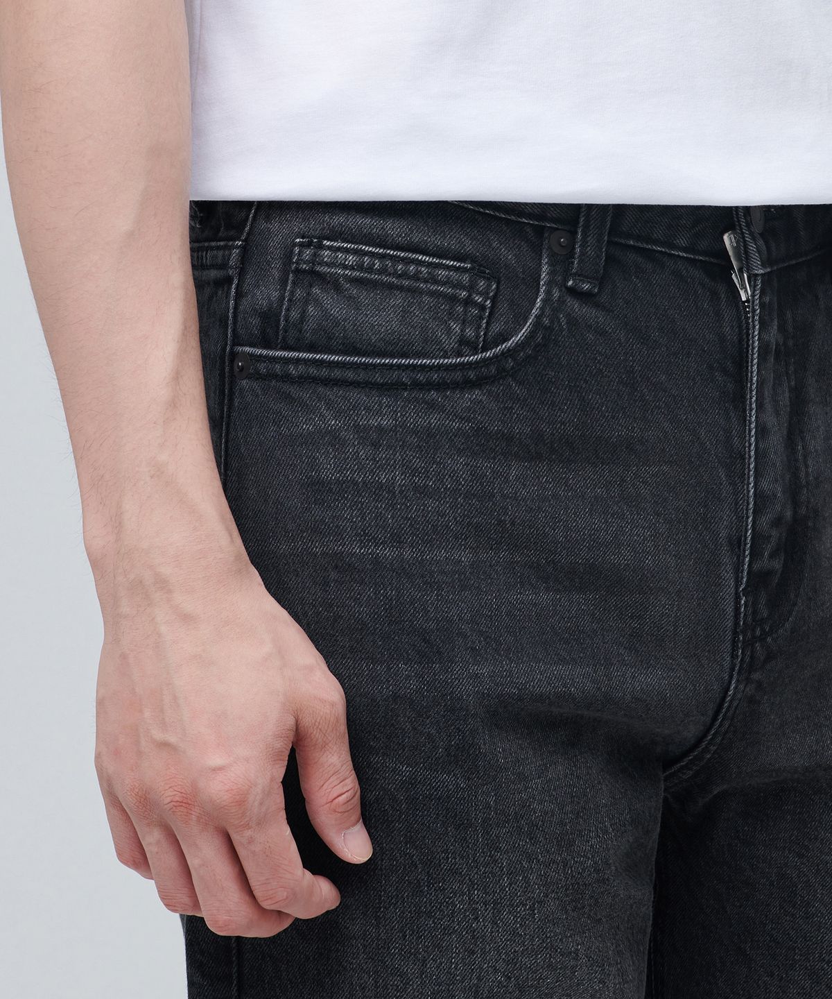 무신사 스탠다드(MUSINSA STANDARD) CALIK 스트레이트 데님 팬츠 [워시드 블랙]
