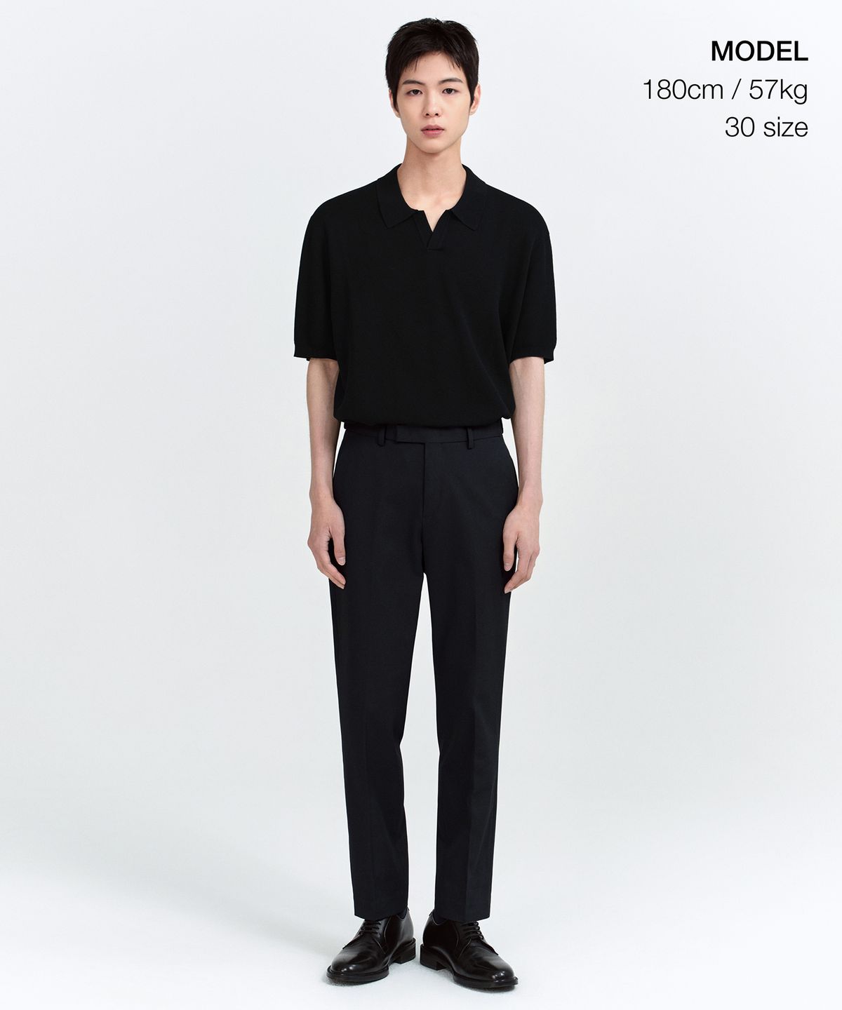 무신사 스탠다드(MUSINSA STANDARD) 릴렉스드 테이퍼드 히든 밴딩 크롭 슬랙스 [블랙]