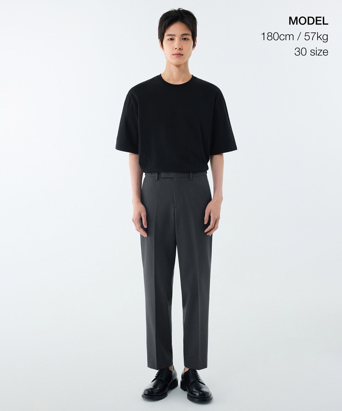 무신사 스탠다드(MUSINSA STANDARD) 릴렉스드 테이퍼드 히든 밴딩 크롭 슬랙스 [그레이]
