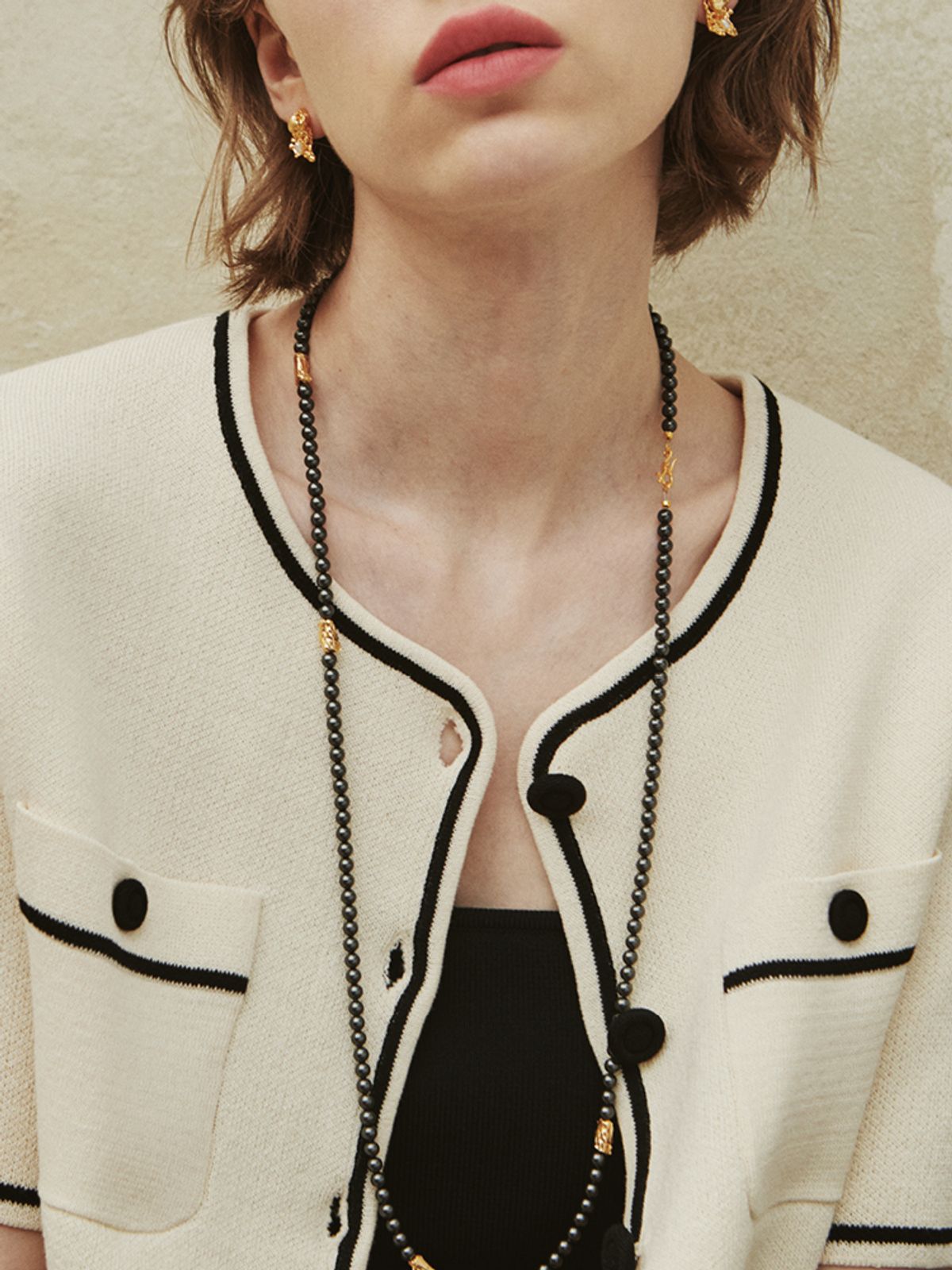 엘리오나(ELYONA) Sea Rock Single Layer Black Pearl Necklace
