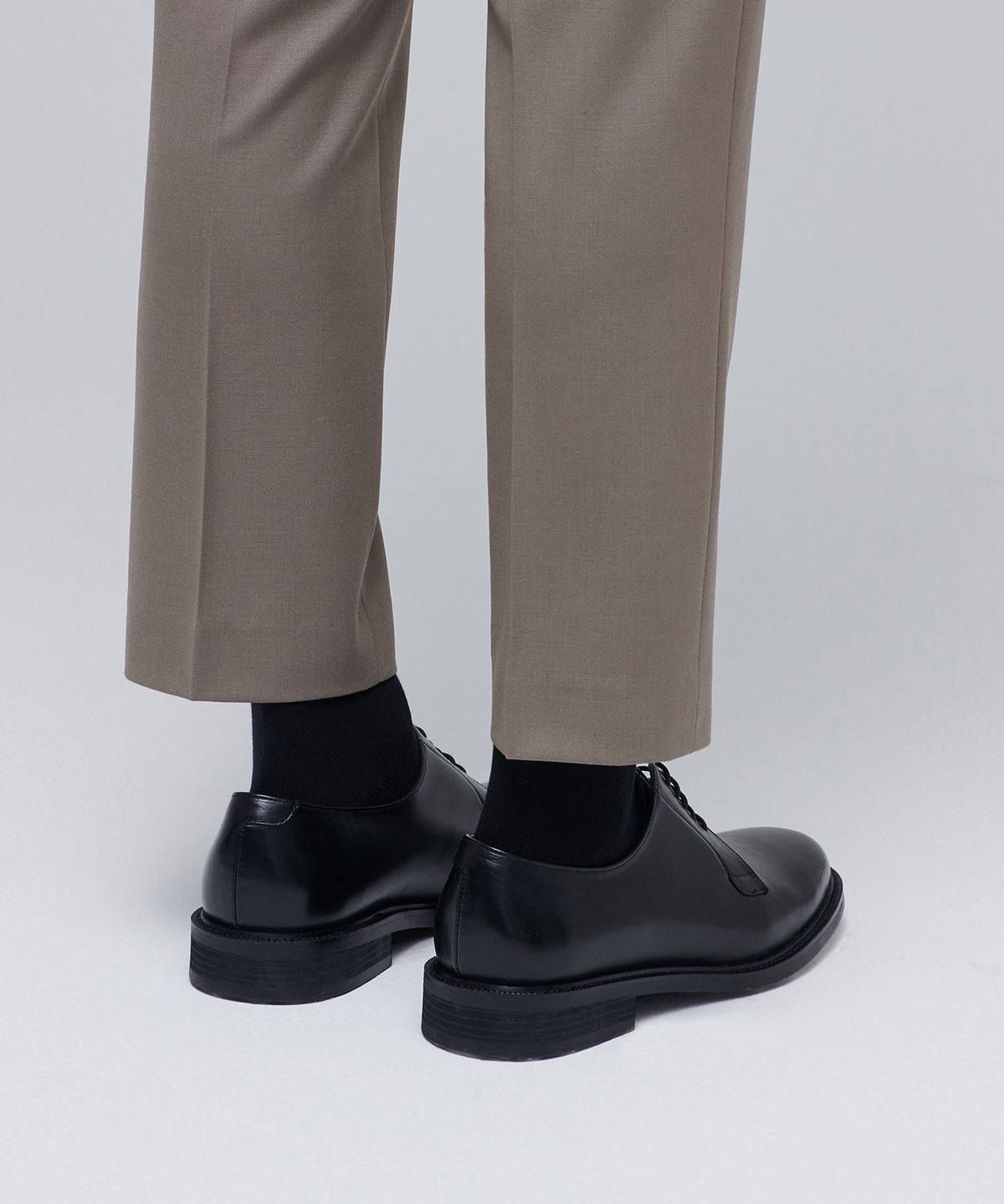 무신사 스탠다드(MUSINSA STANDARD) 울 테이퍼드 히든 밴딩 크롭 슬랙스  [더스티 베이지]