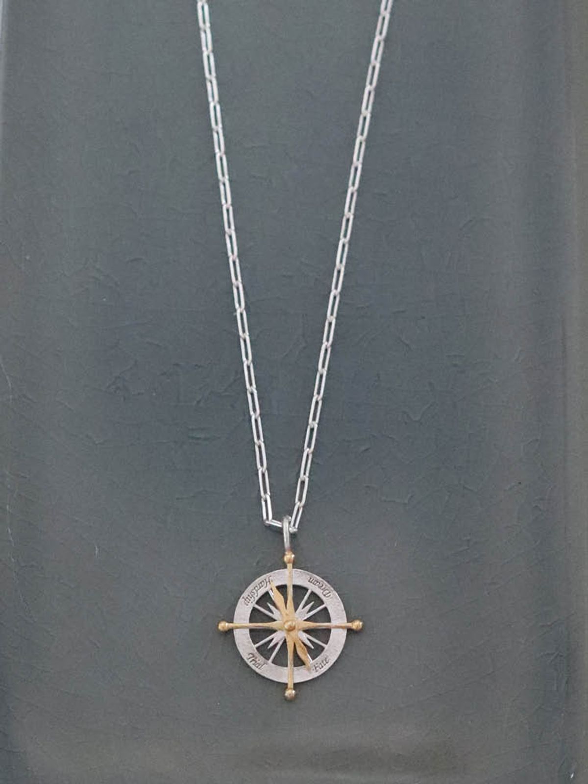엘리오나(ELYONA) Life Cardinal Compass Necklace - small