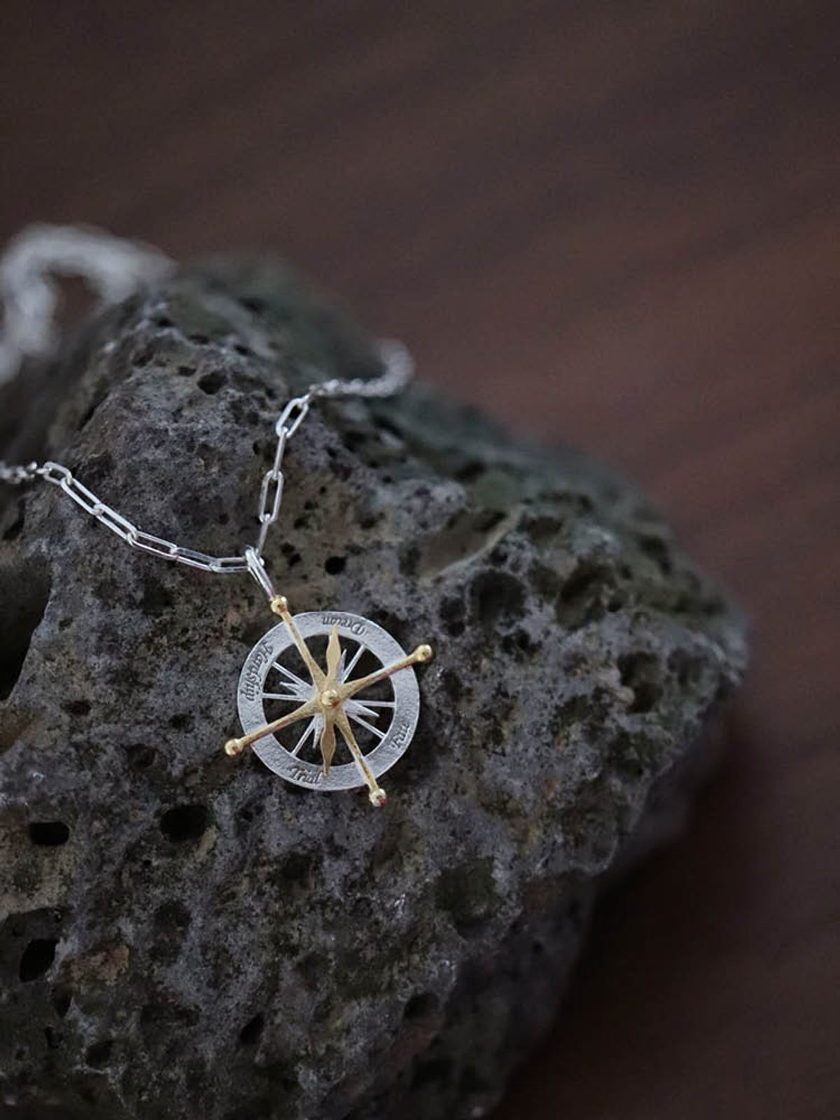 엘리오나(ELYONA) Life Cardinal Compass Necklace - small