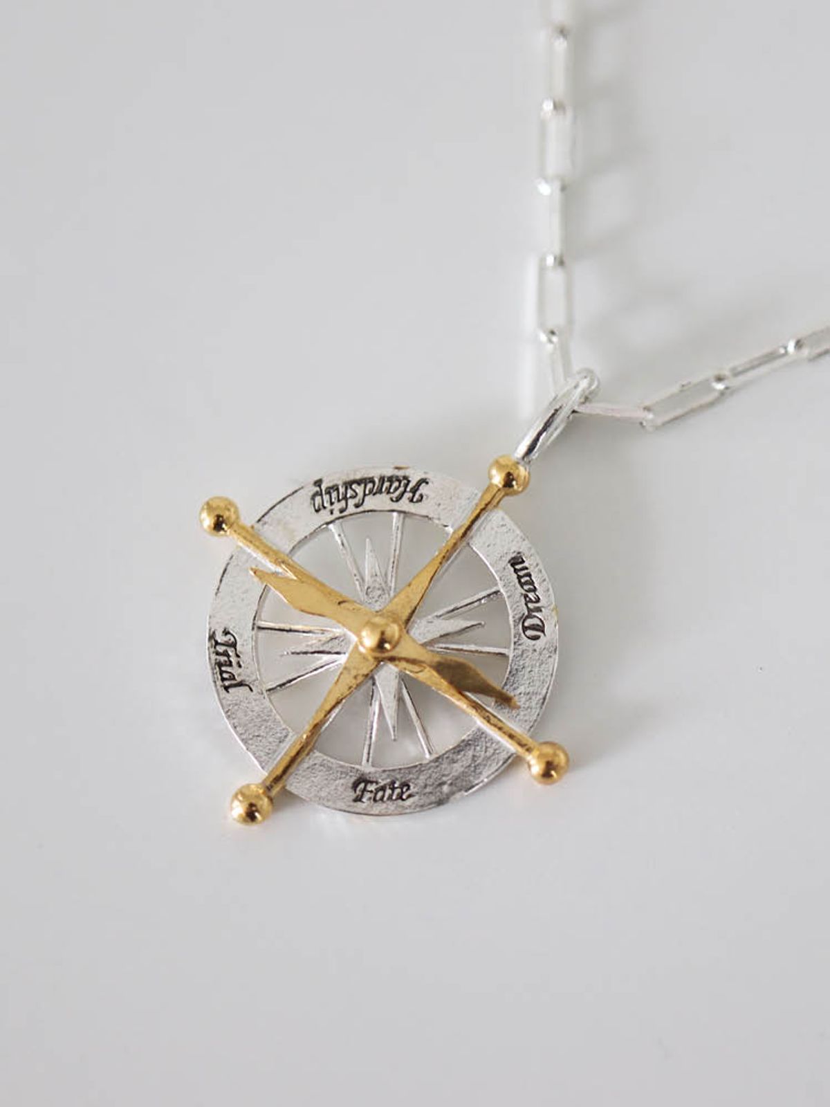 엘리오나(ELYONA) Life Cardinal Compass Necklace - small