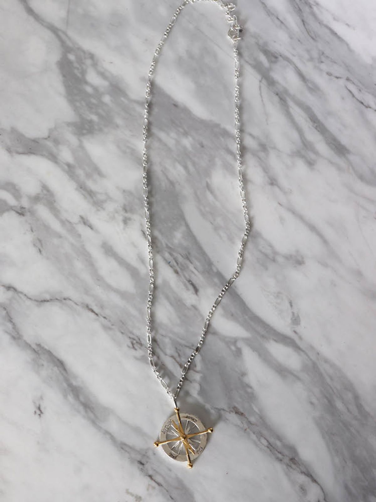 엘리오나(ELYONA) Life Cardinal Compass Necklace - Large