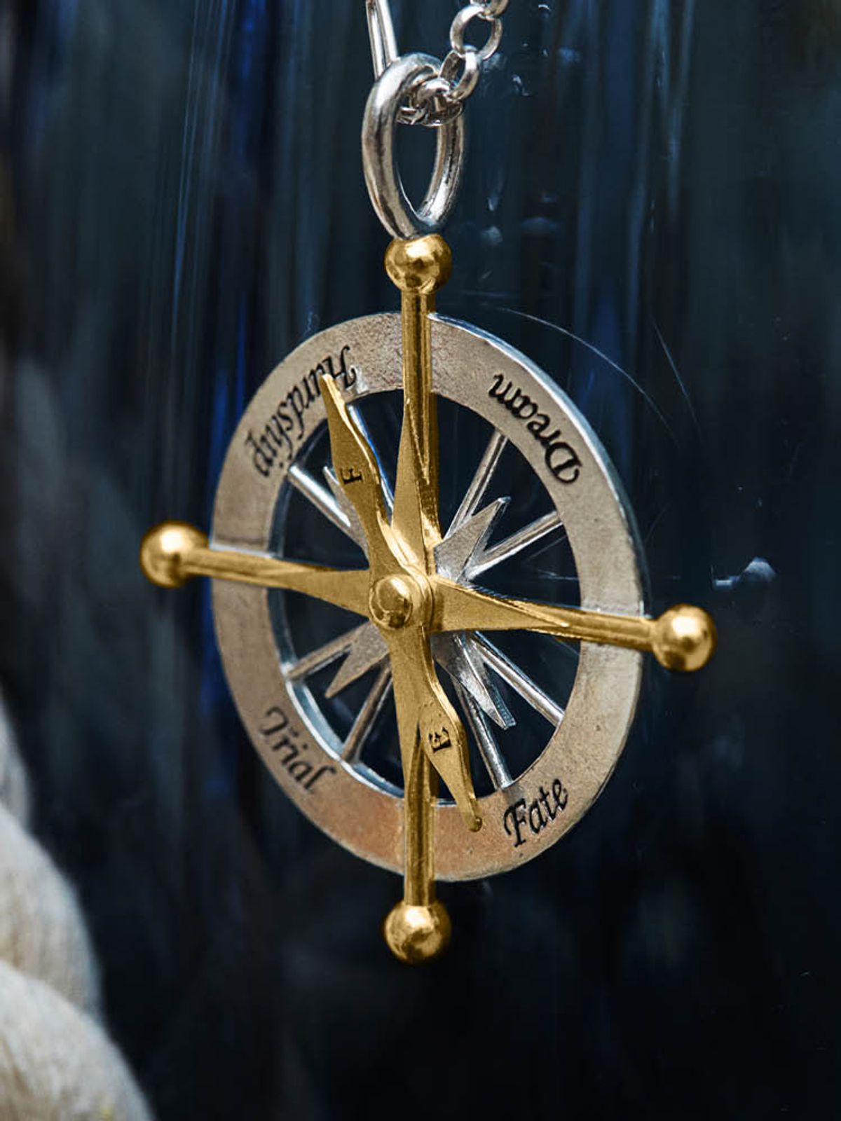 엘리오나(ELYONA) Life Cardinal Compass Necklace - Large