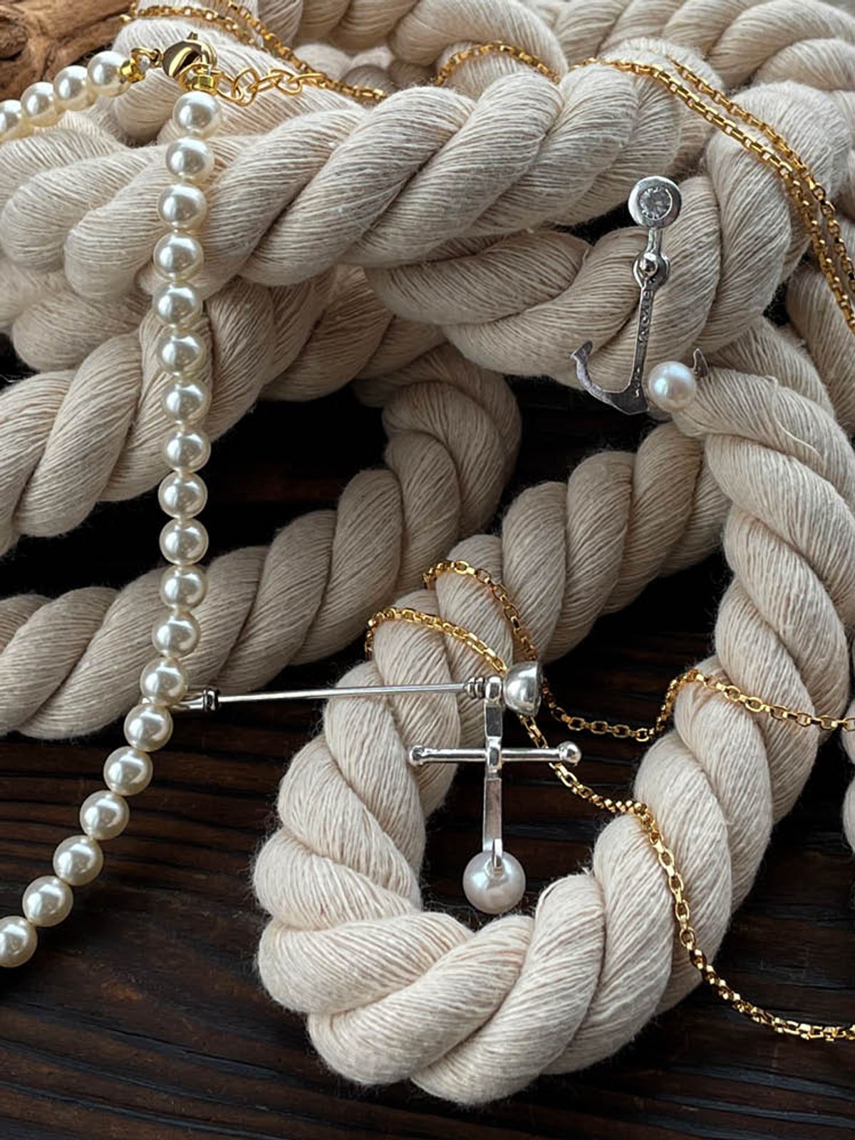 엘리오나(ELYONA) Skewered Anchor Brooch (Fishermans Anchor)
