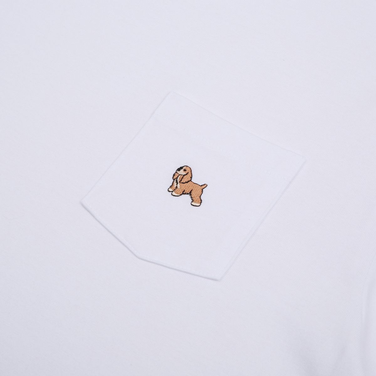 스누지(SNOOZY) 코카스파니엘 자수 포켓 반팔티-화이트