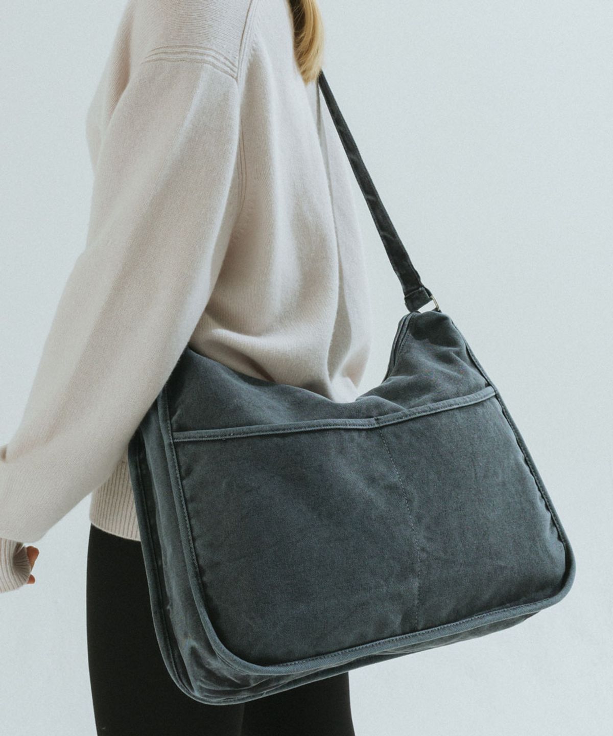 톰투머로우(TOMTOMORROW) U trapezium bag [charcoal]