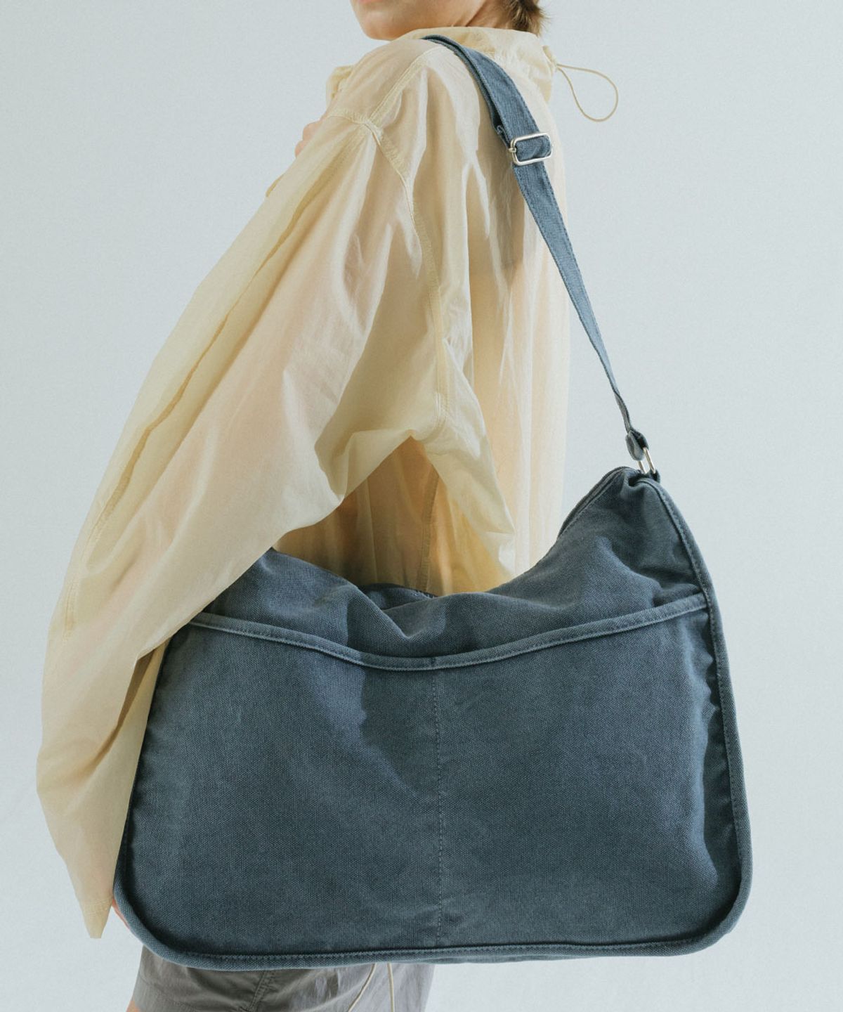 톰투머로우(TOMTOMORROW) U trapezium bag [blue]
