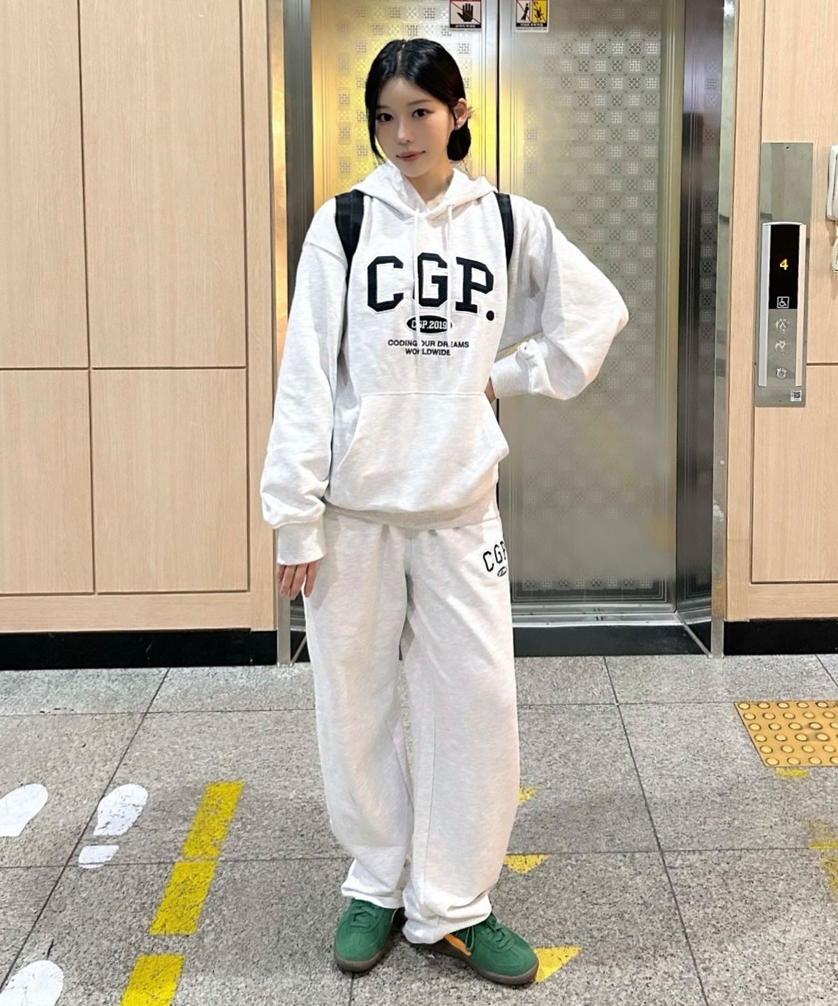 코드그라피(CGP) CGP 아치 로고 트레이닝 팬츠_라이트그레이