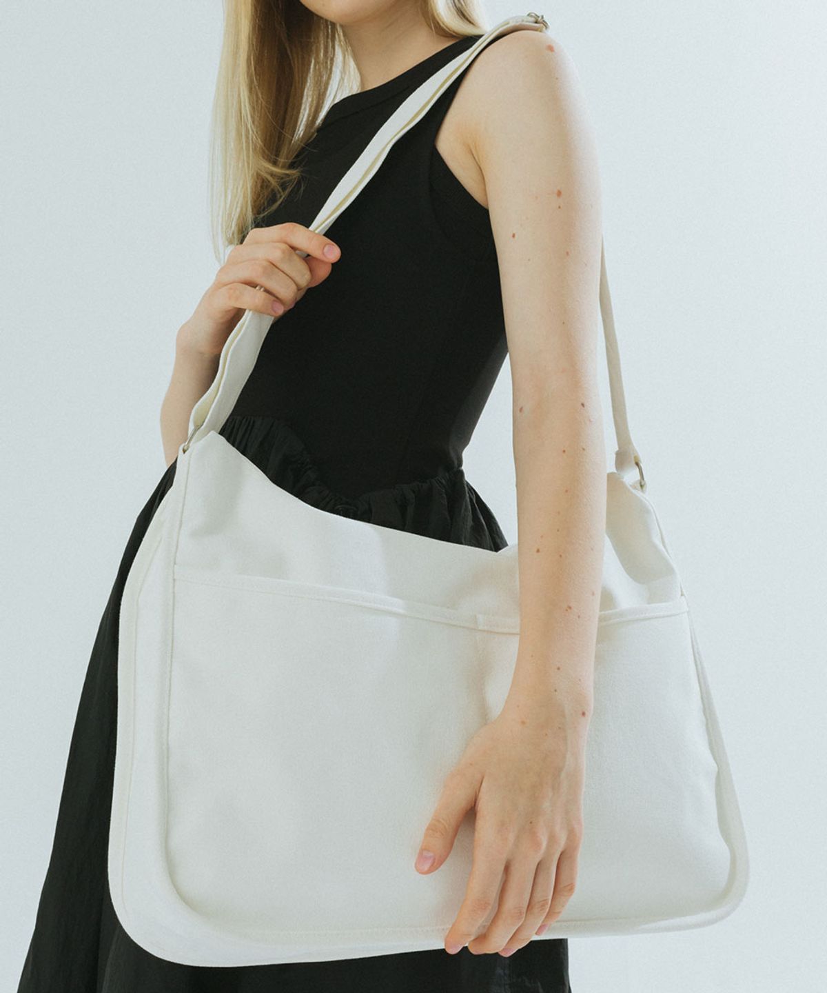 톰투머로우(TOMTOMORROW) U trapezium bag [white]