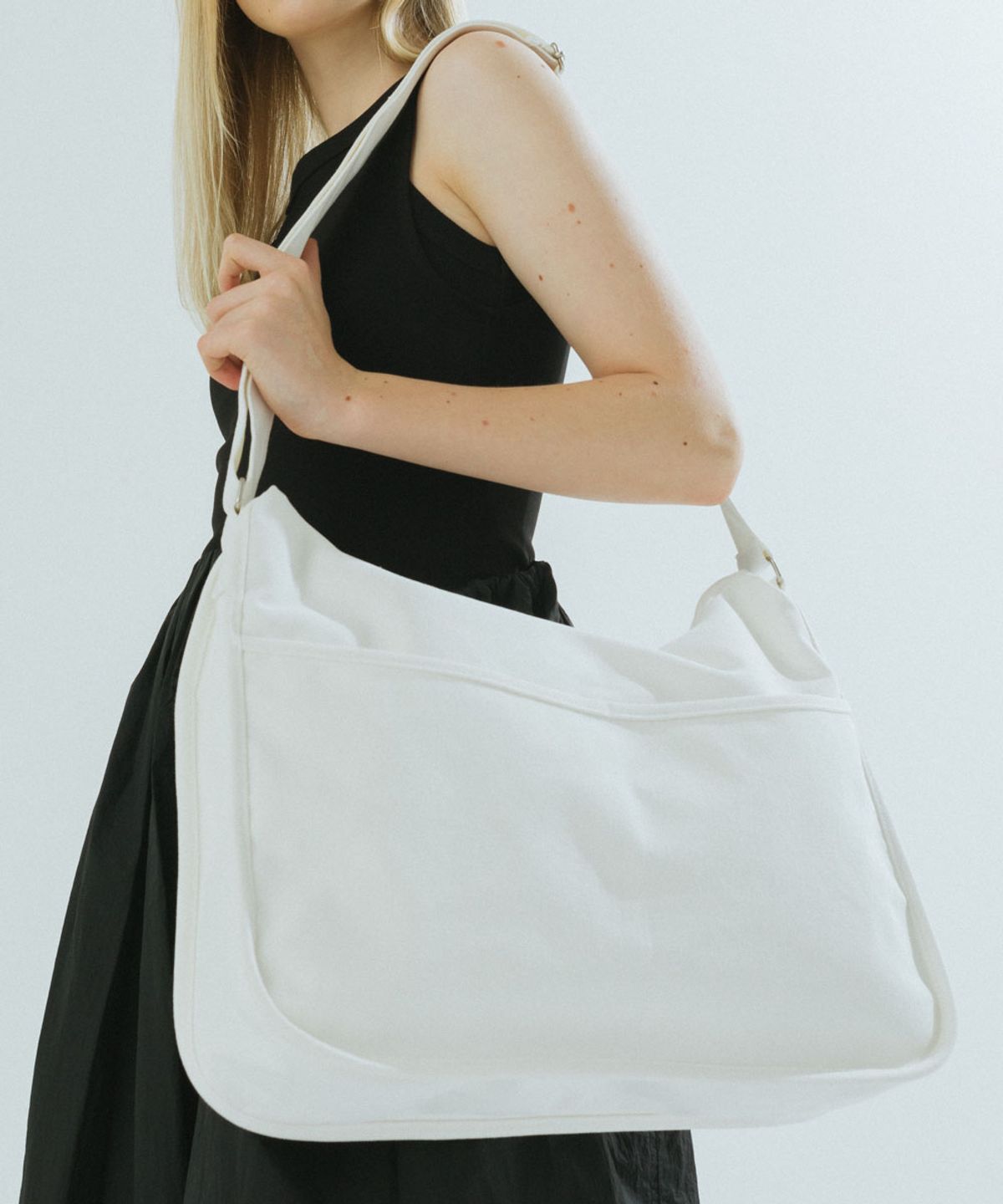 톰투머로우(TOMTOMORROW) U trapezium bag [white]