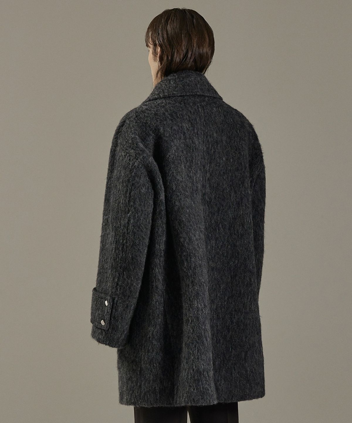 메종미네드(MAISON MINED) HAIRY OVERSIZED HALF COAT CHARCOAL - 사이즈 & 후기 | 무신사 메종미네드(MAISON MINED)  HAIRY OVERSIZED... 