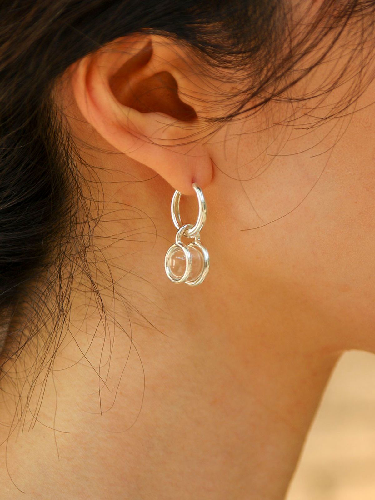 아운드(OUND) stem stone hoop earring-L