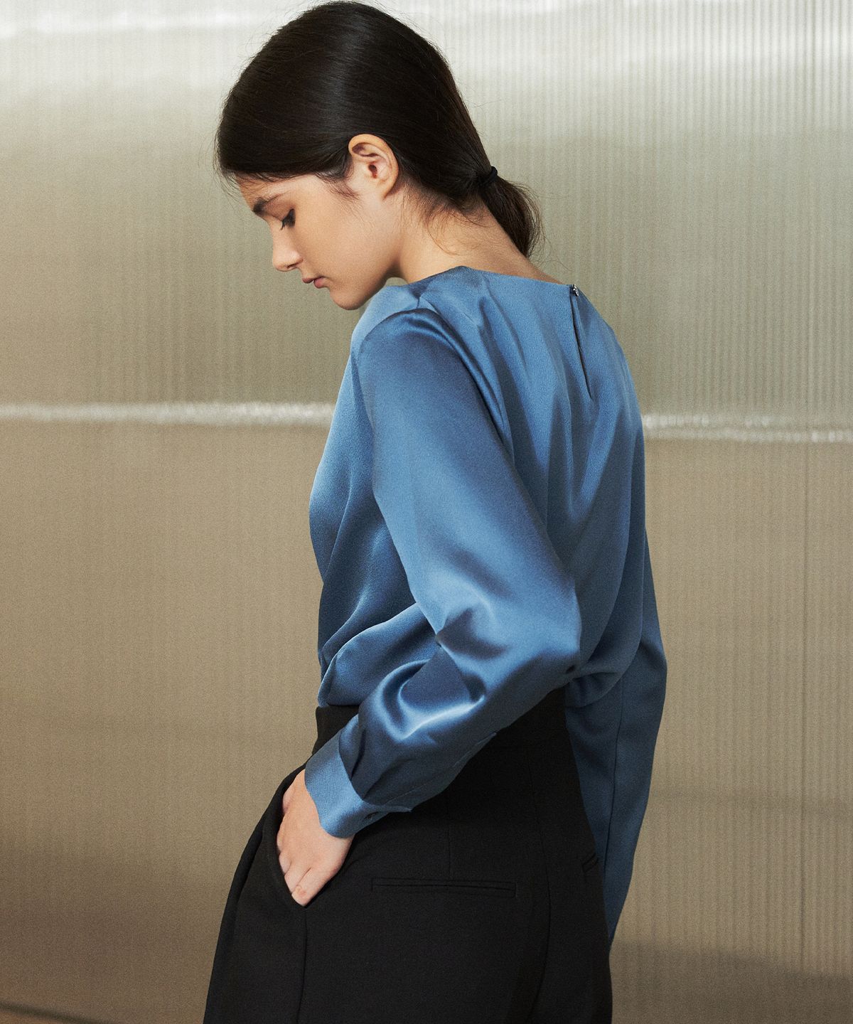 랭5(LANG5) [ELLEN] SATIN BLOUSE [엘렌] 새틴 블라우스