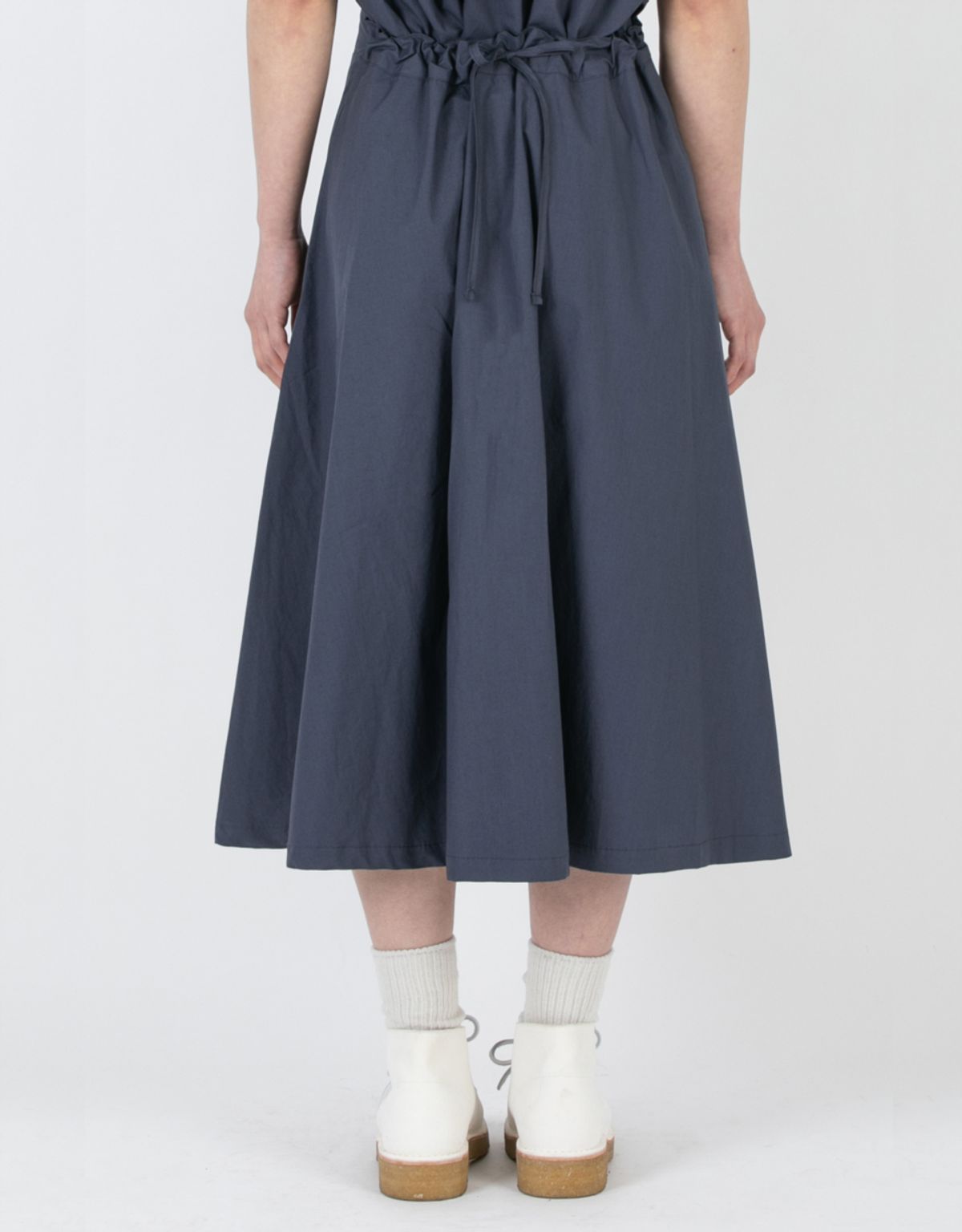버나드밀즈(BERNARD MILLS) OBLONG PLEATED SKIRT - NAVY