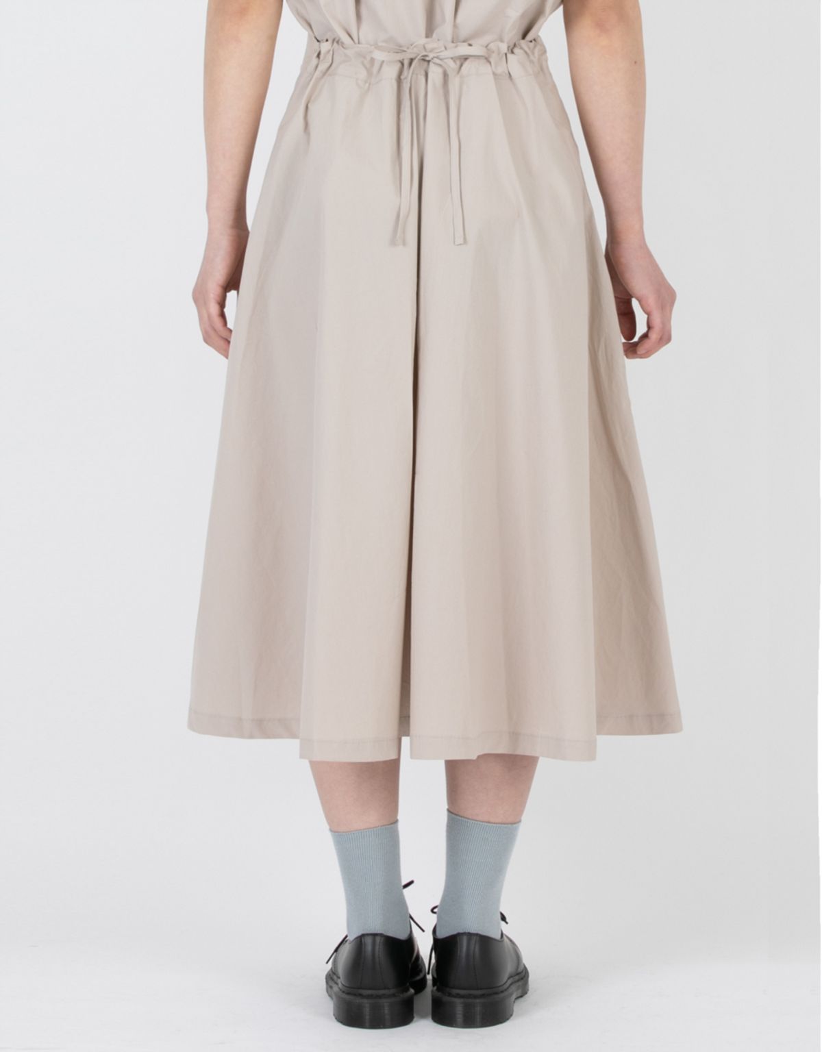 버나드밀즈(BERNARD MILLS) OBLONG PLEATED SKIRT - BEIGE