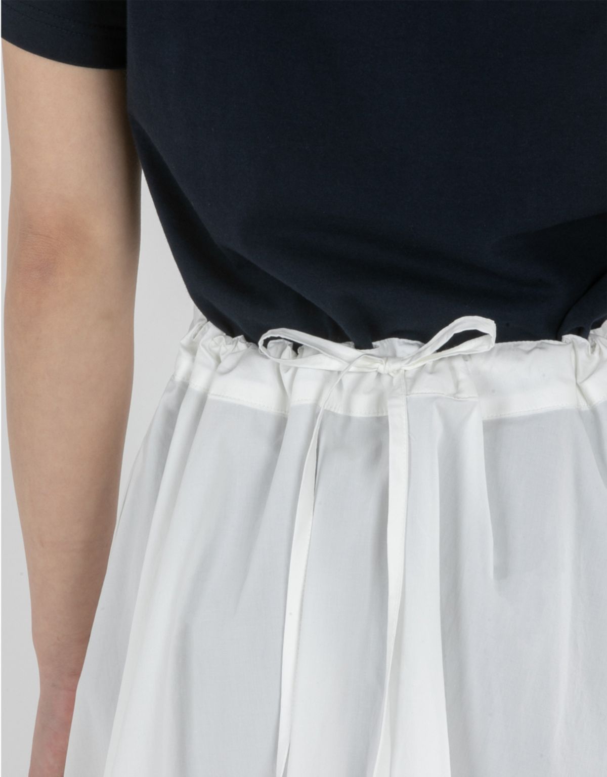 버나드밀즈(BERNARD MILLS) OBLONG PLEATED SKIRT - WHITE