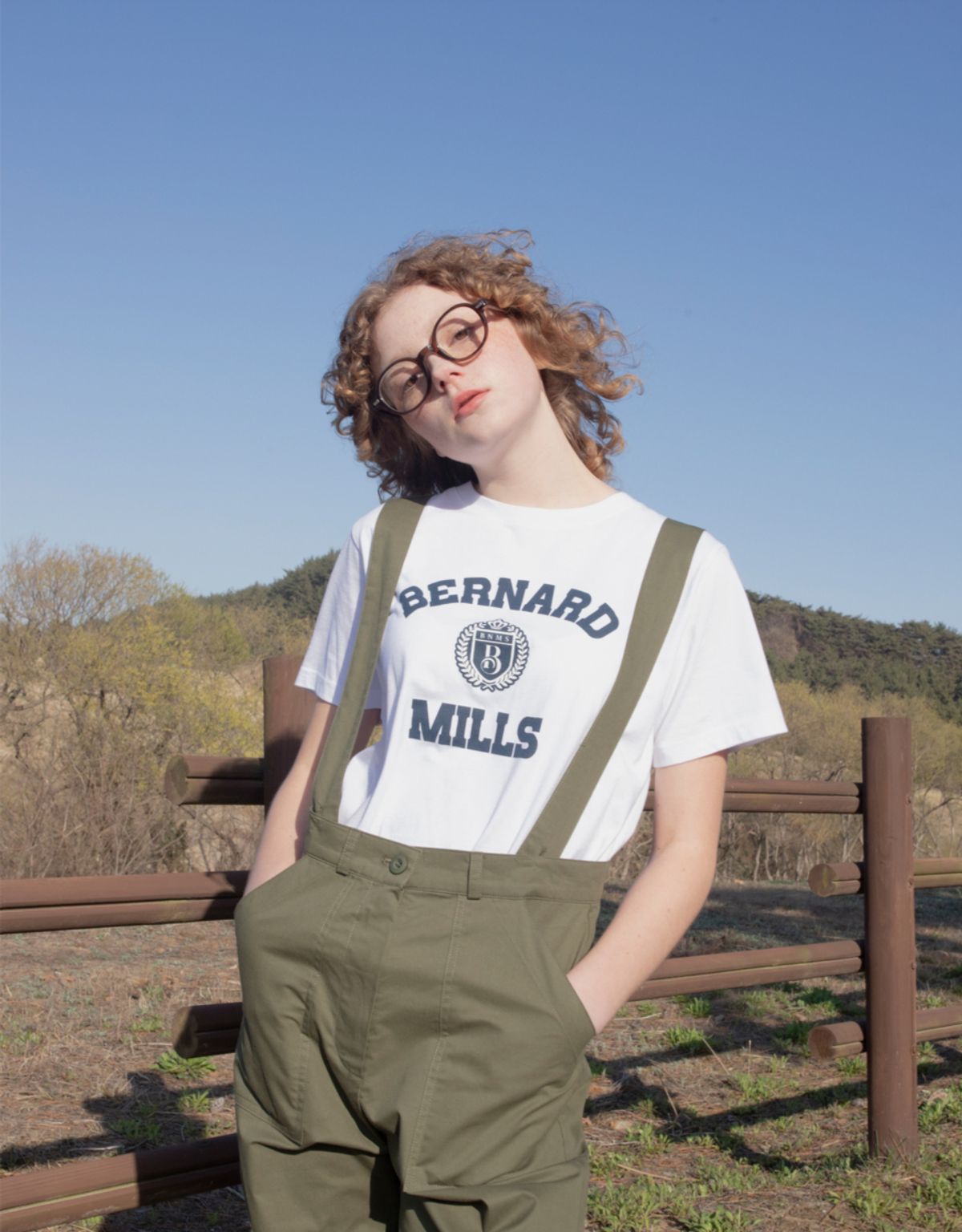 버나드밀즈(BERNARD MILLS) LAUREL LOGO T SHIRT - WHITE